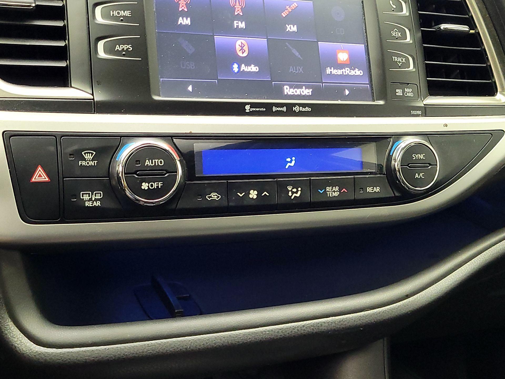 Thumbnail: 2019 Toyota Highlander - 17