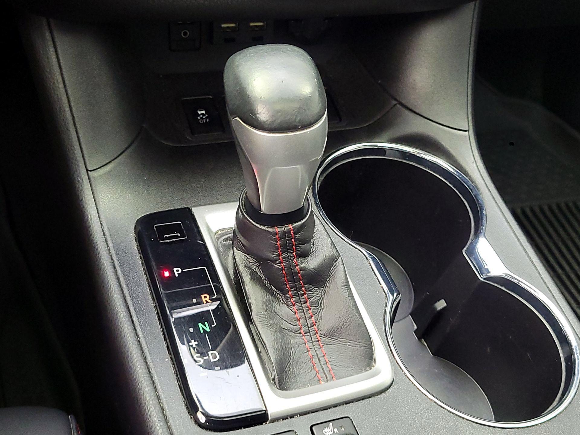 Thumbnail: 2019 Toyota Highlander - 18