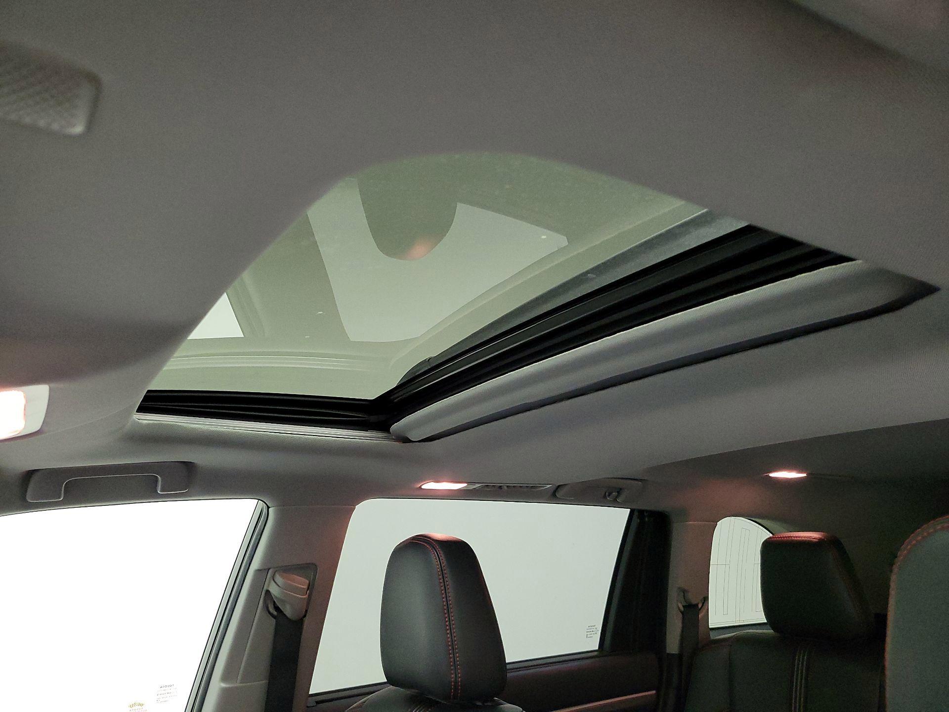 Thumbnail: 2019 Toyota Highlander - 20