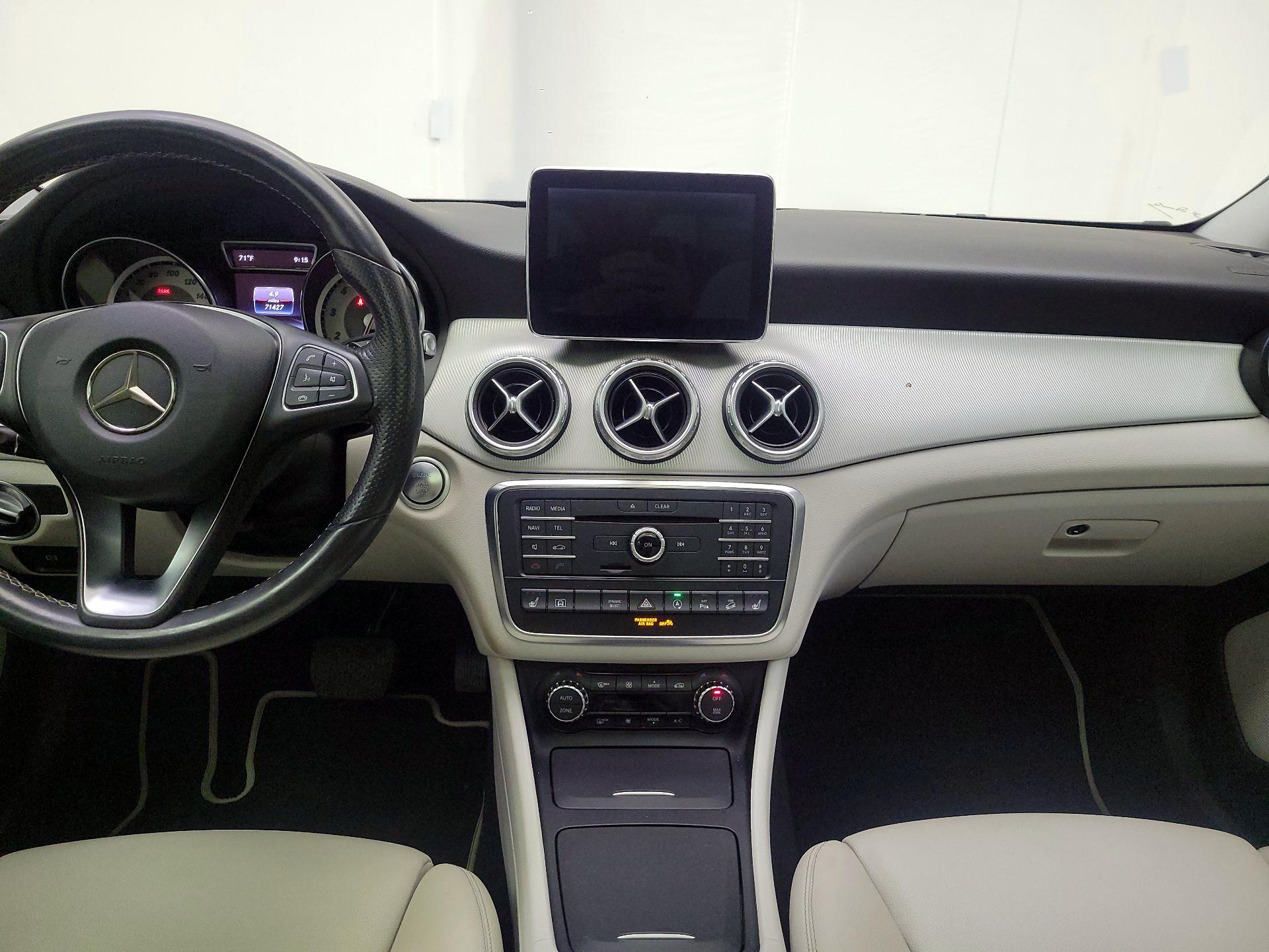 Thumbnail: 2016 Mercedes-Benz GLA - 9