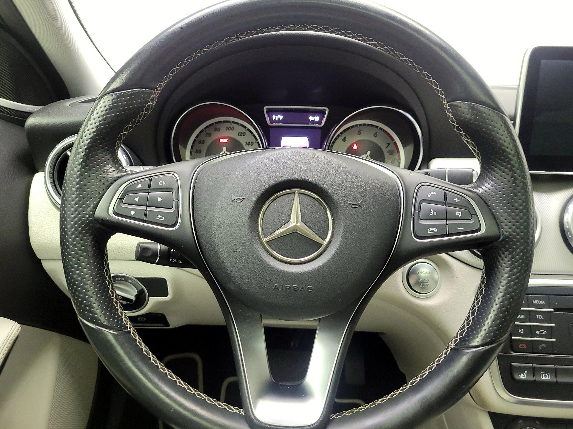 Thumbnail: 2016 Mercedes-Benz GLA - 10