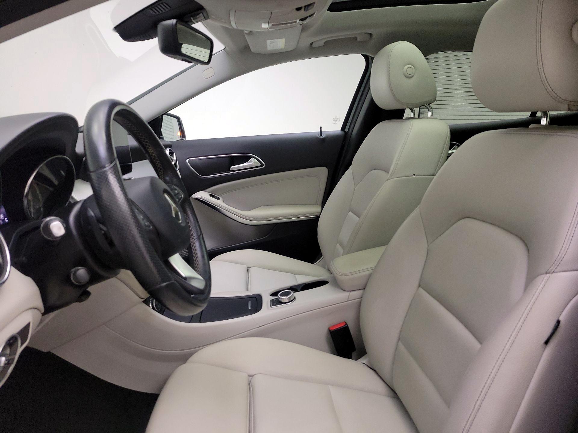 Thumbnail: 2016 Mercedes-Benz GLA - 11