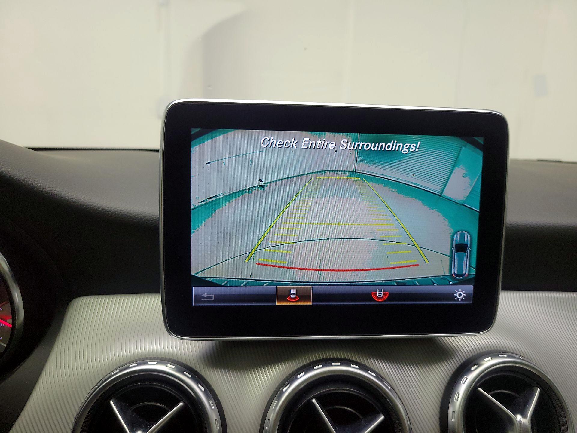 Thumbnail: 2016 Mercedes-Benz GLA - 15