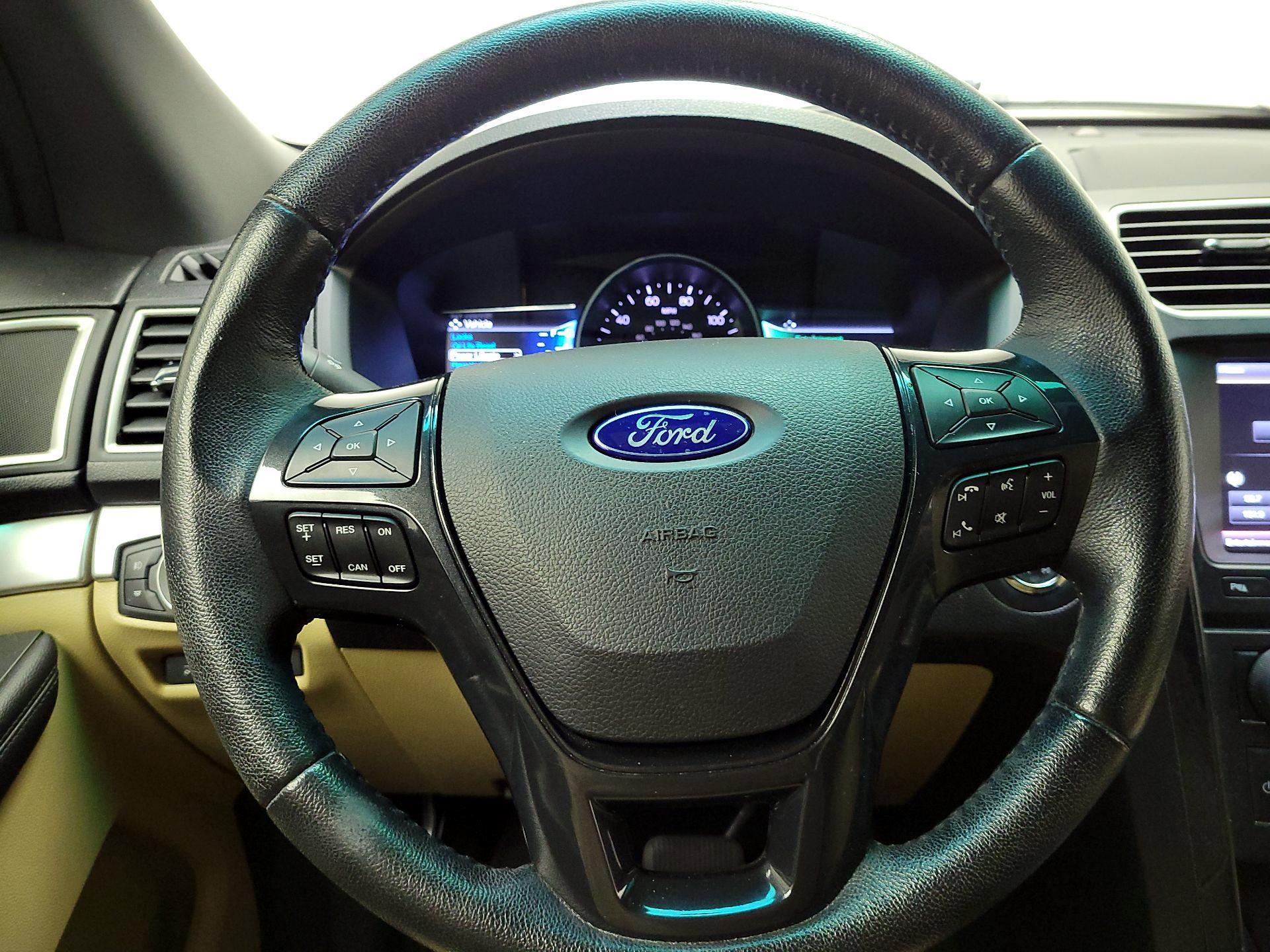 Thumbnail: 2016 Ford Explorer - 10