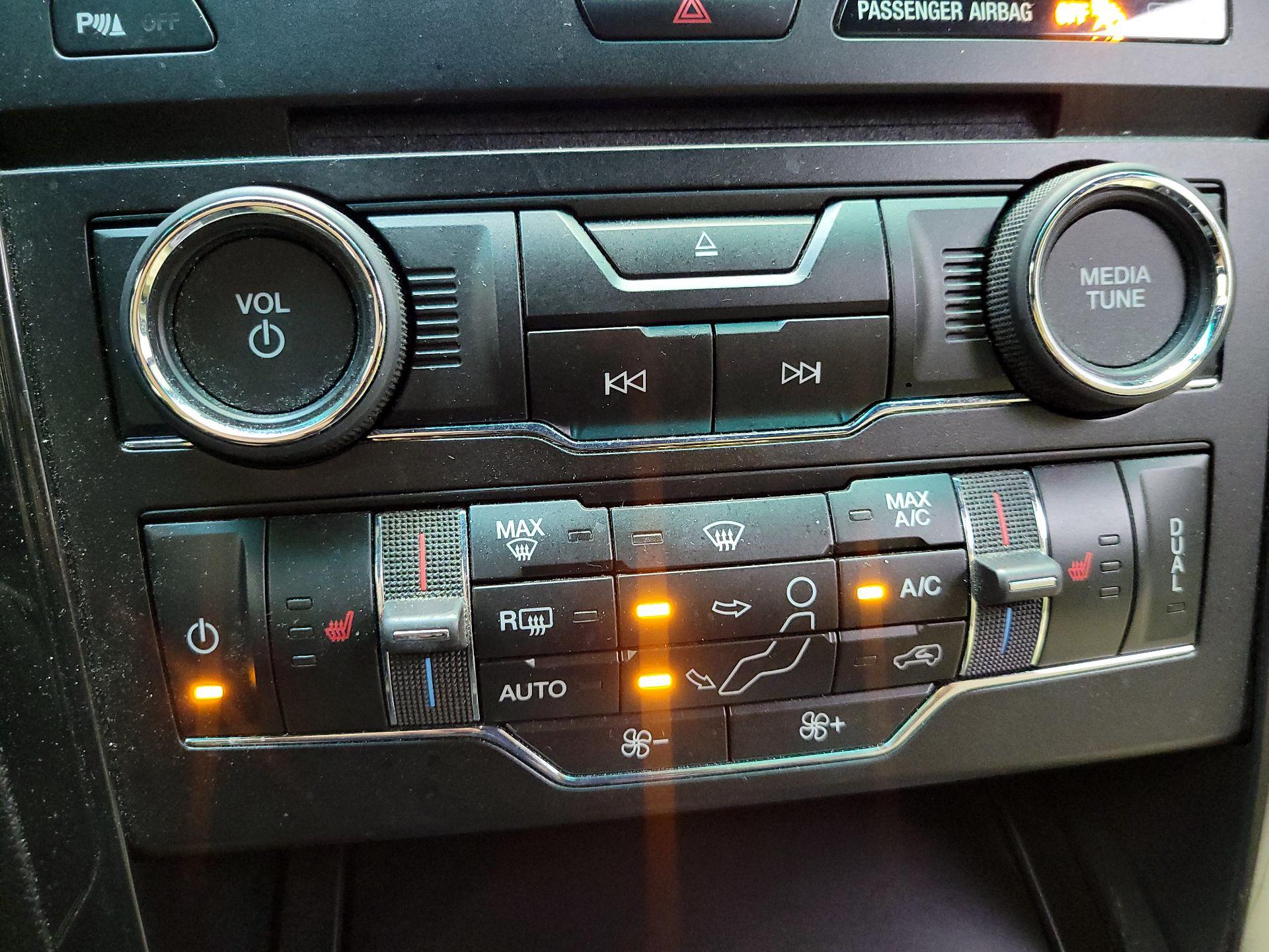 Thumbnail: 2016 Ford Explorer - 16