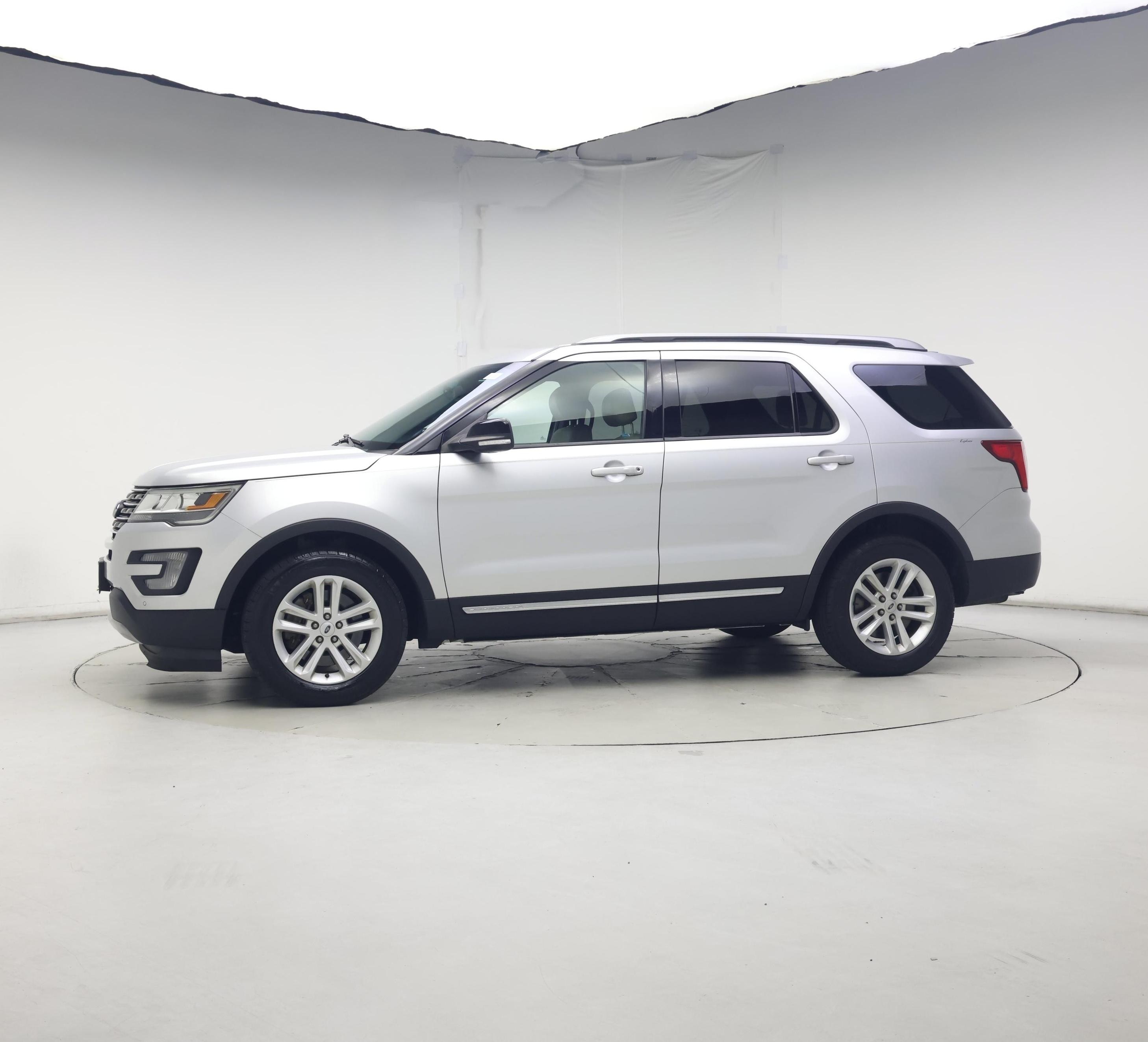 Thumbnail: 2016 Ford Explorer - 3