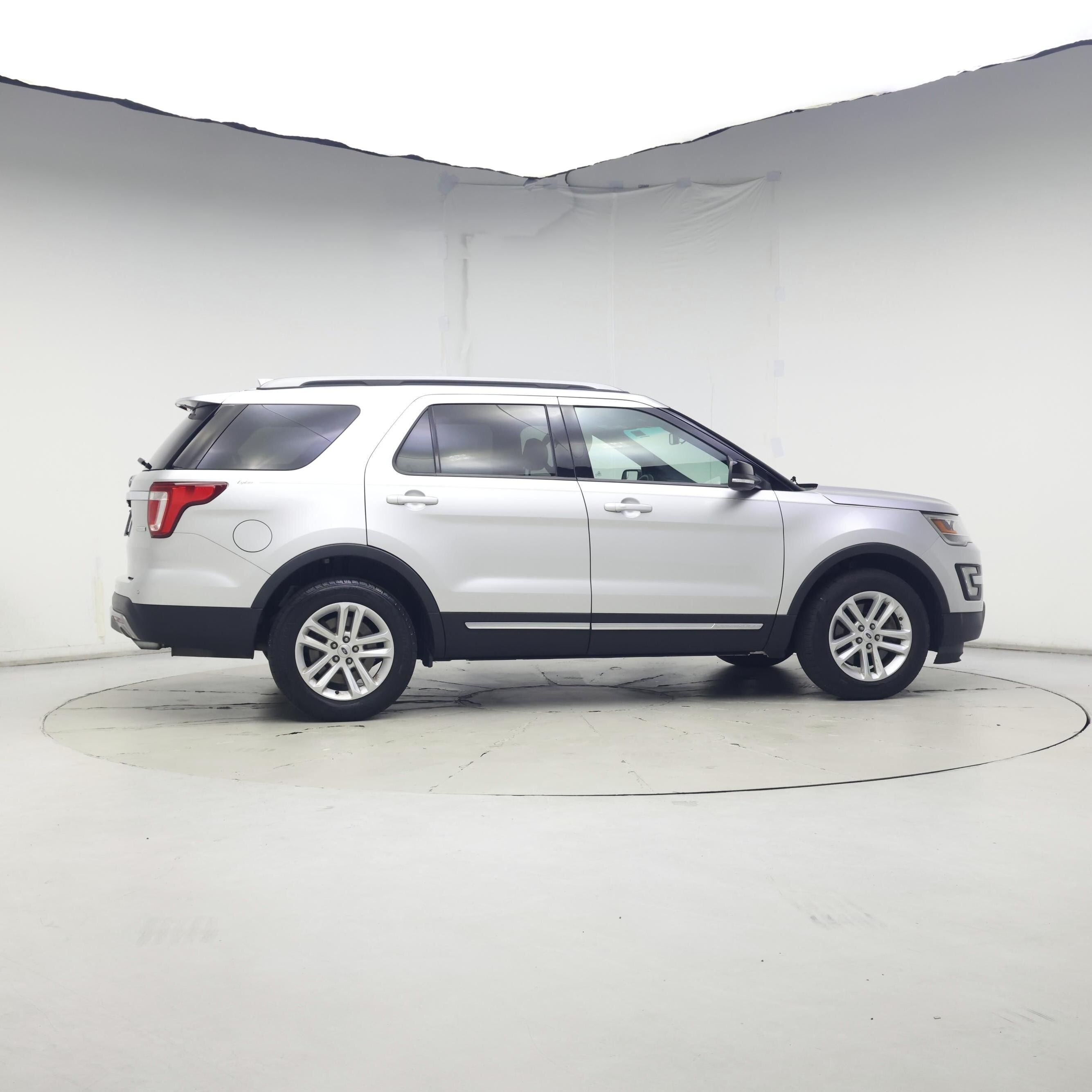Thumbnail: 2016 Ford Explorer - 7