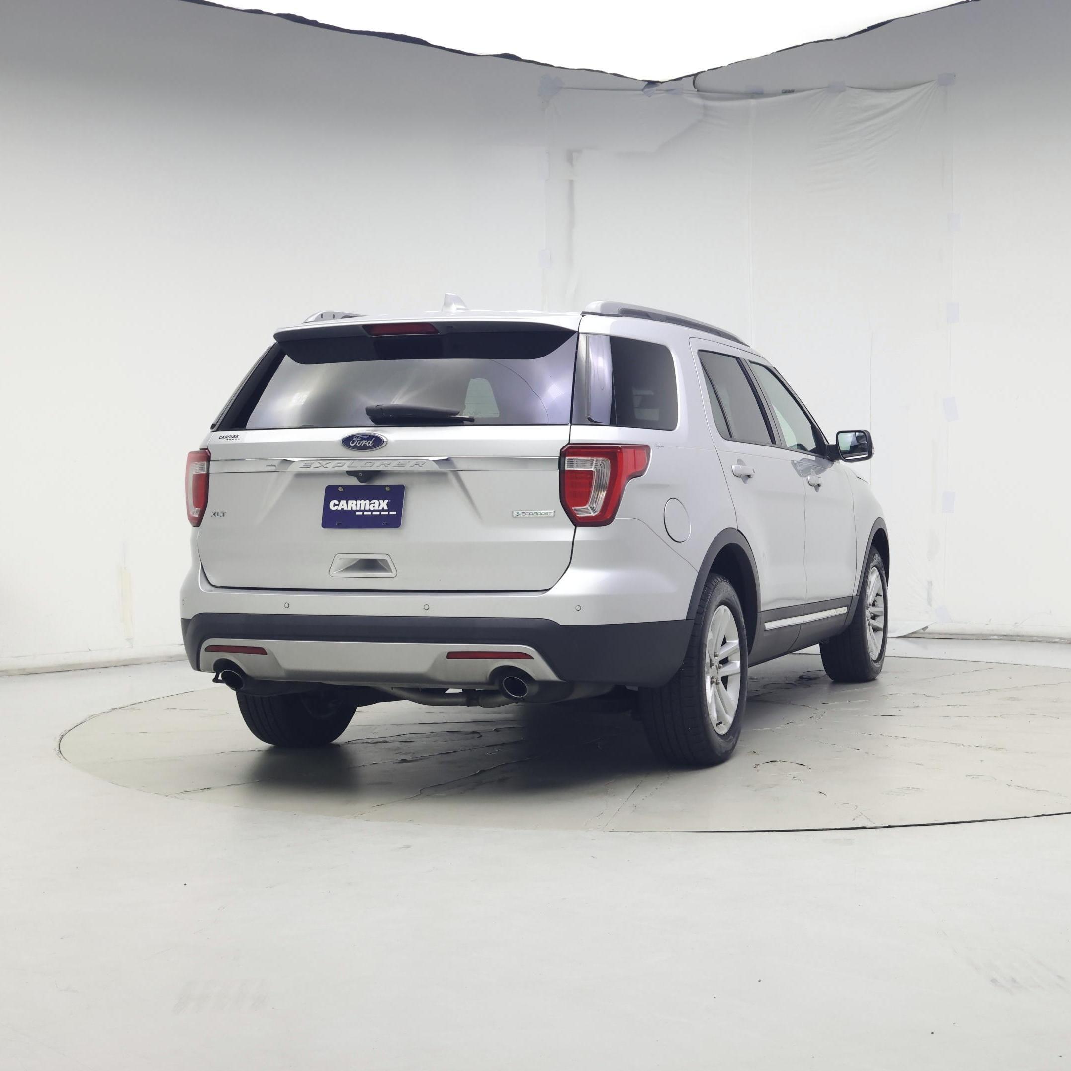 Thumbnail: 2016 Ford Explorer - 8