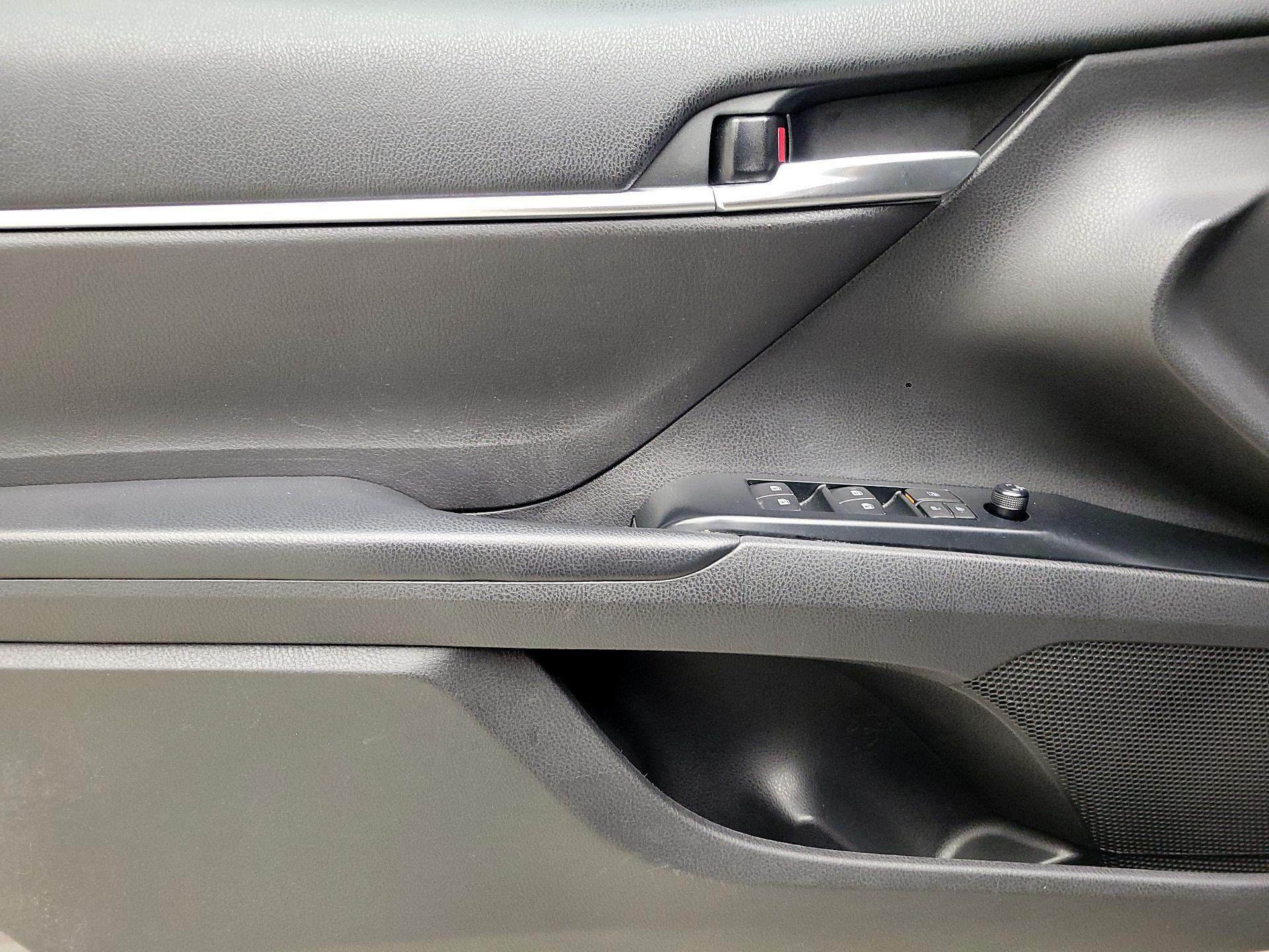 Thumbnail: 2020 Toyota Camry - 12