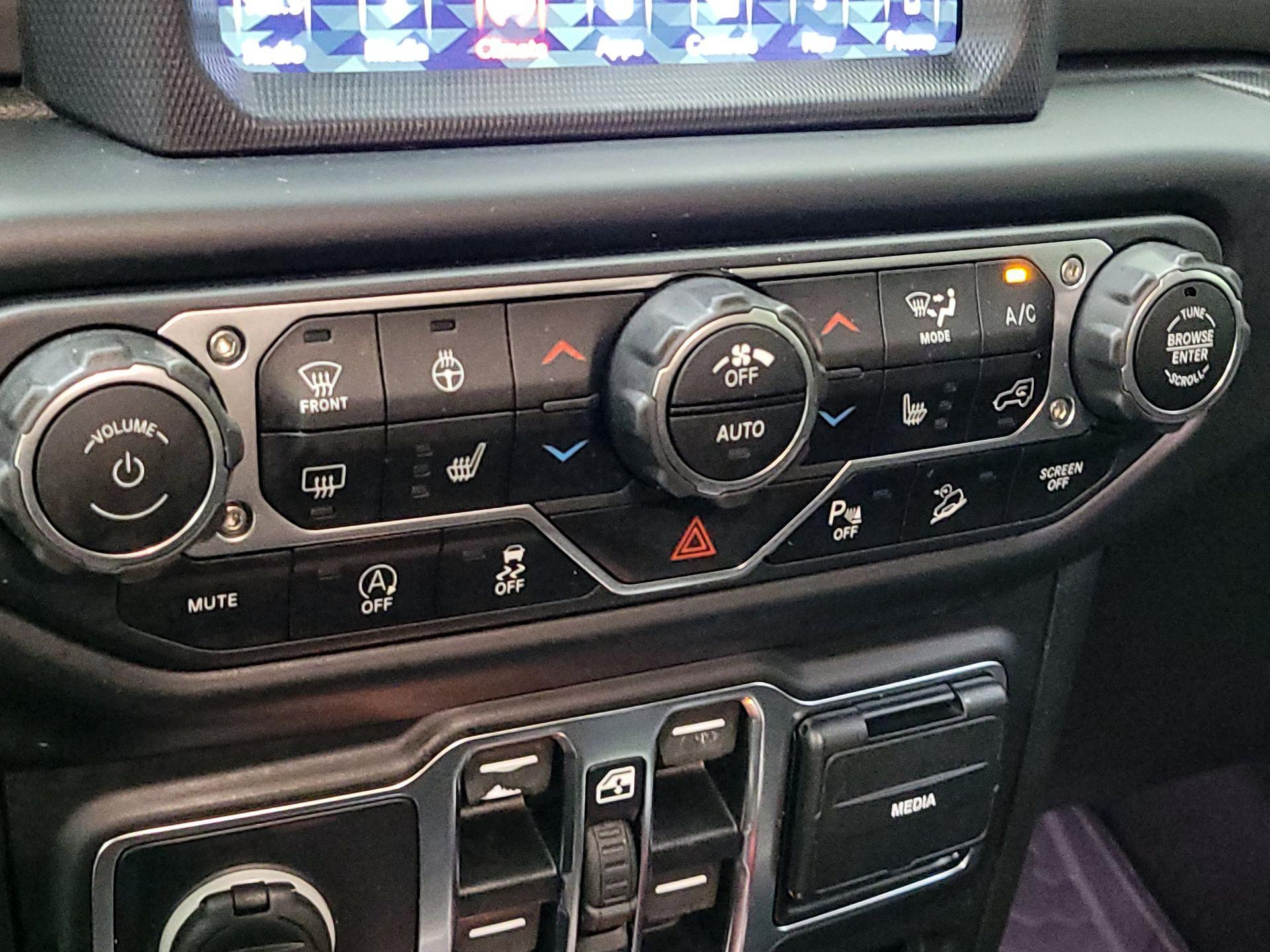 Thumbnail: 2019 Jeep Wrangler - 17