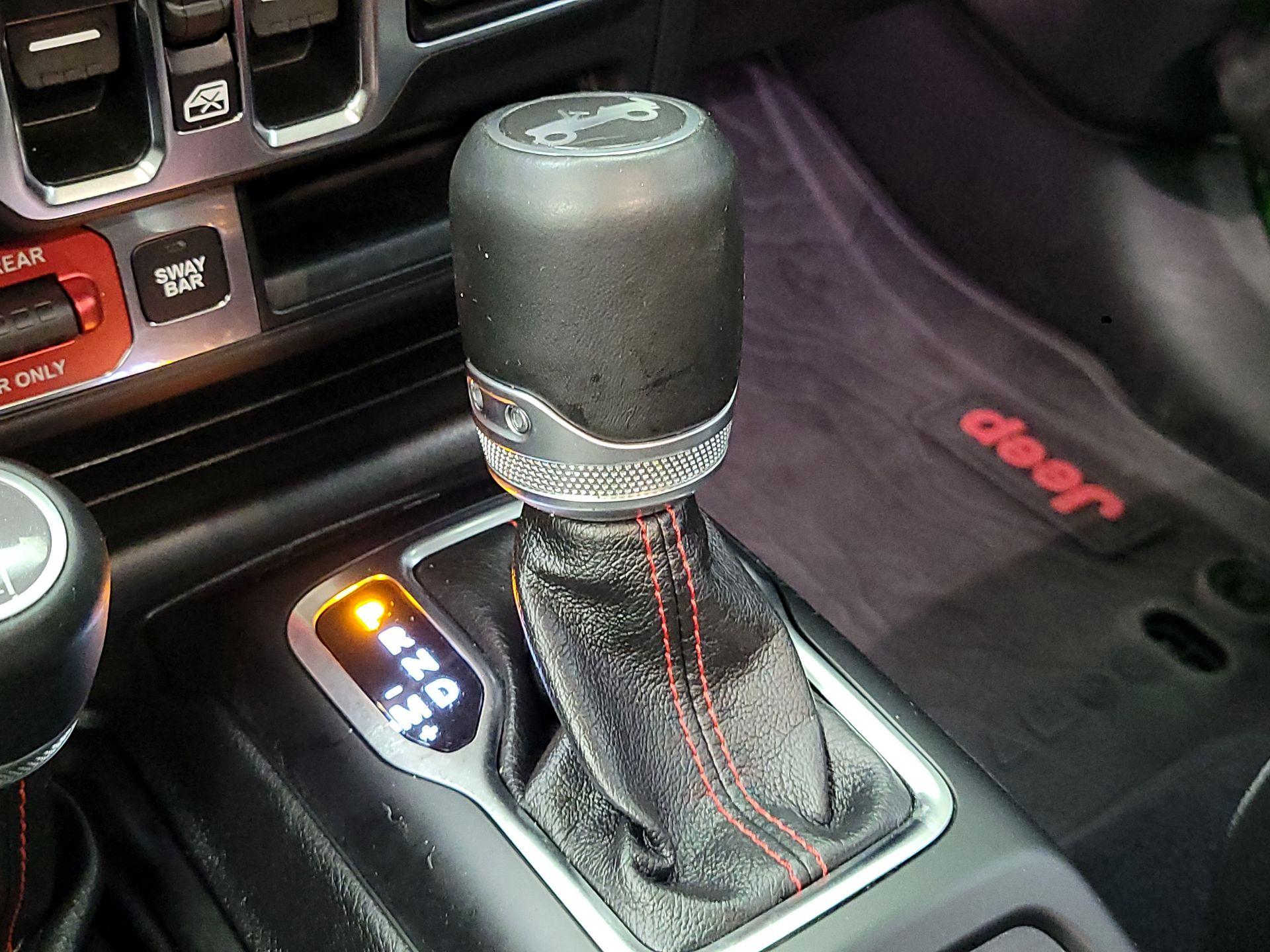 Thumbnail: 2019 Jeep Wrangler - 18