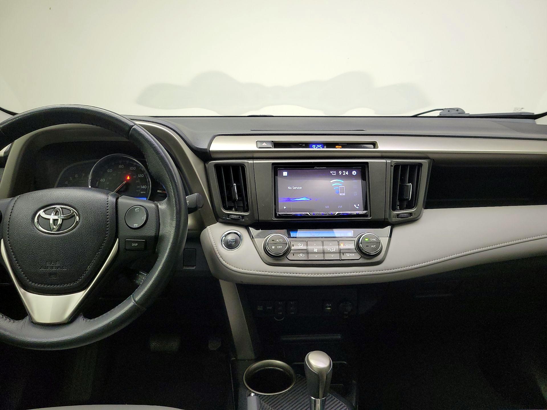 Thumbnail: 2015 Toyota RAV4 - 9