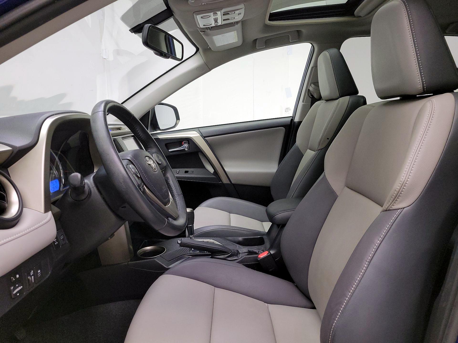 Thumbnail: 2015 Toyota RAV4 - 11