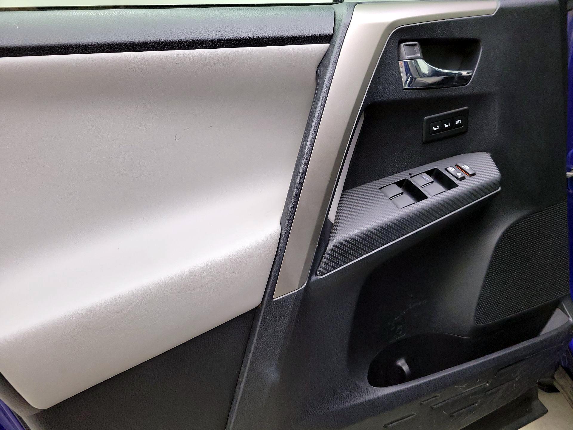Thumbnail: 2015 Toyota RAV4 - 12
