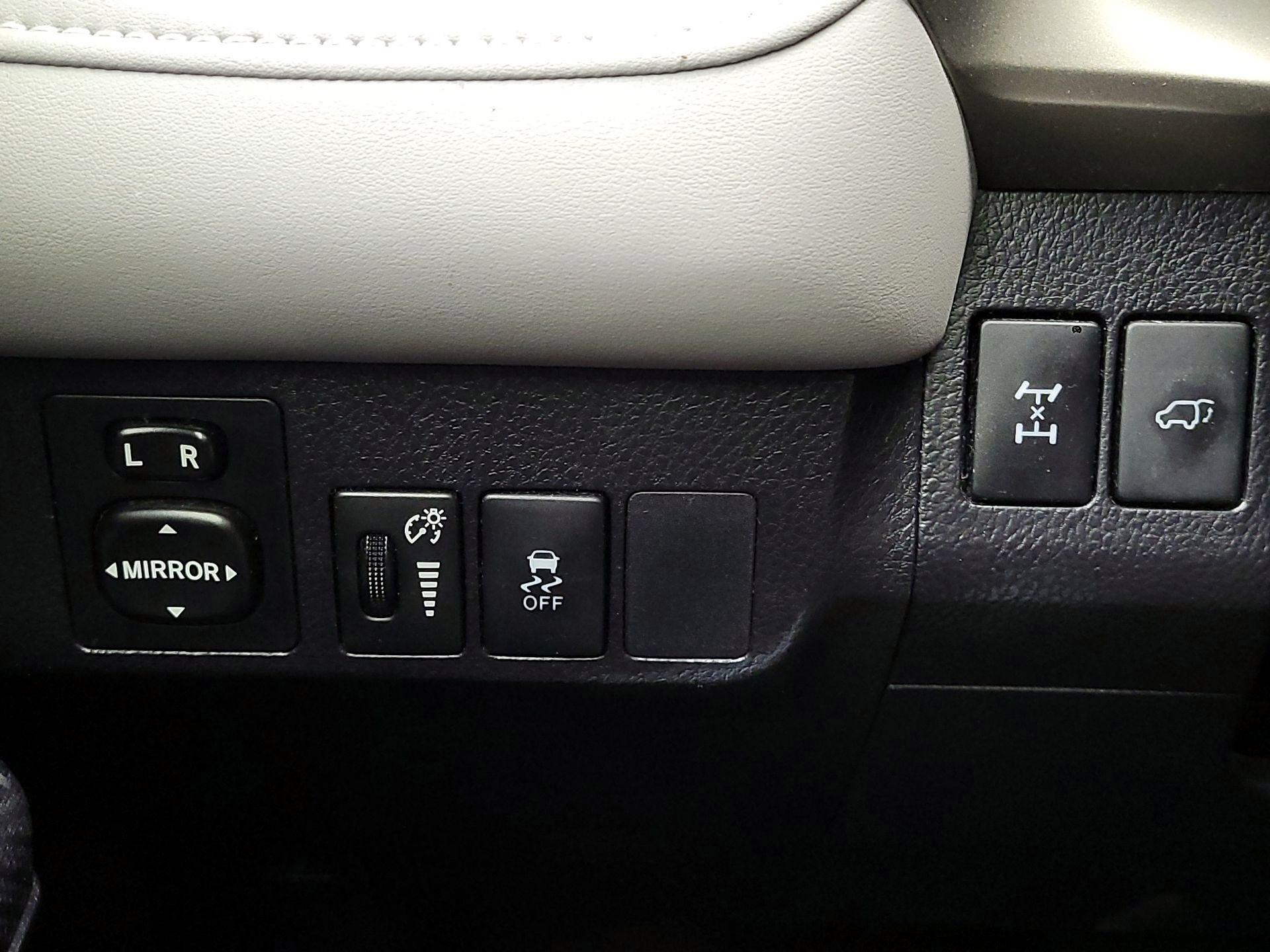 Thumbnail: 2015 Toyota RAV4 - 13