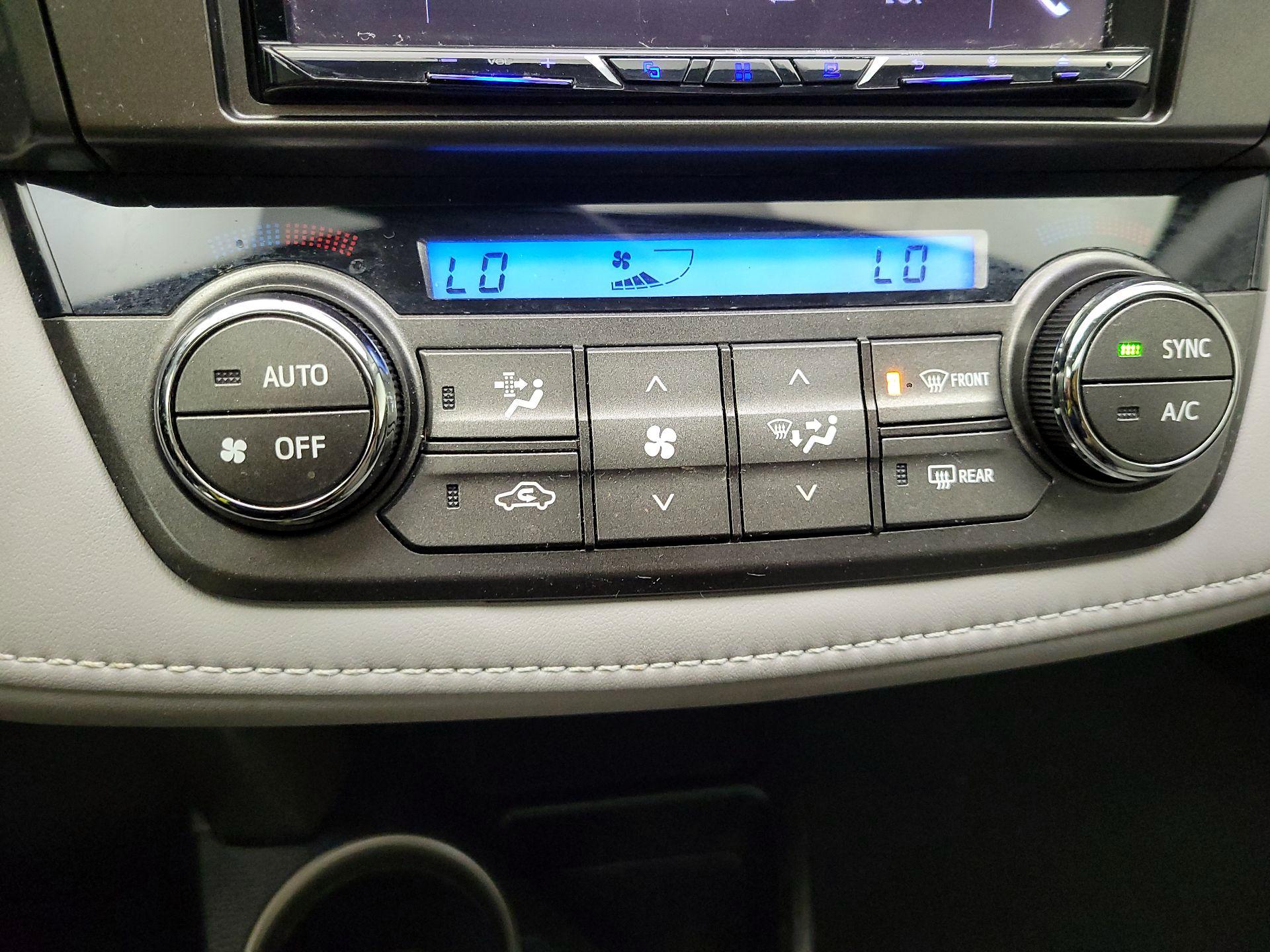 Thumbnail: 2015 Toyota RAV4 - 16