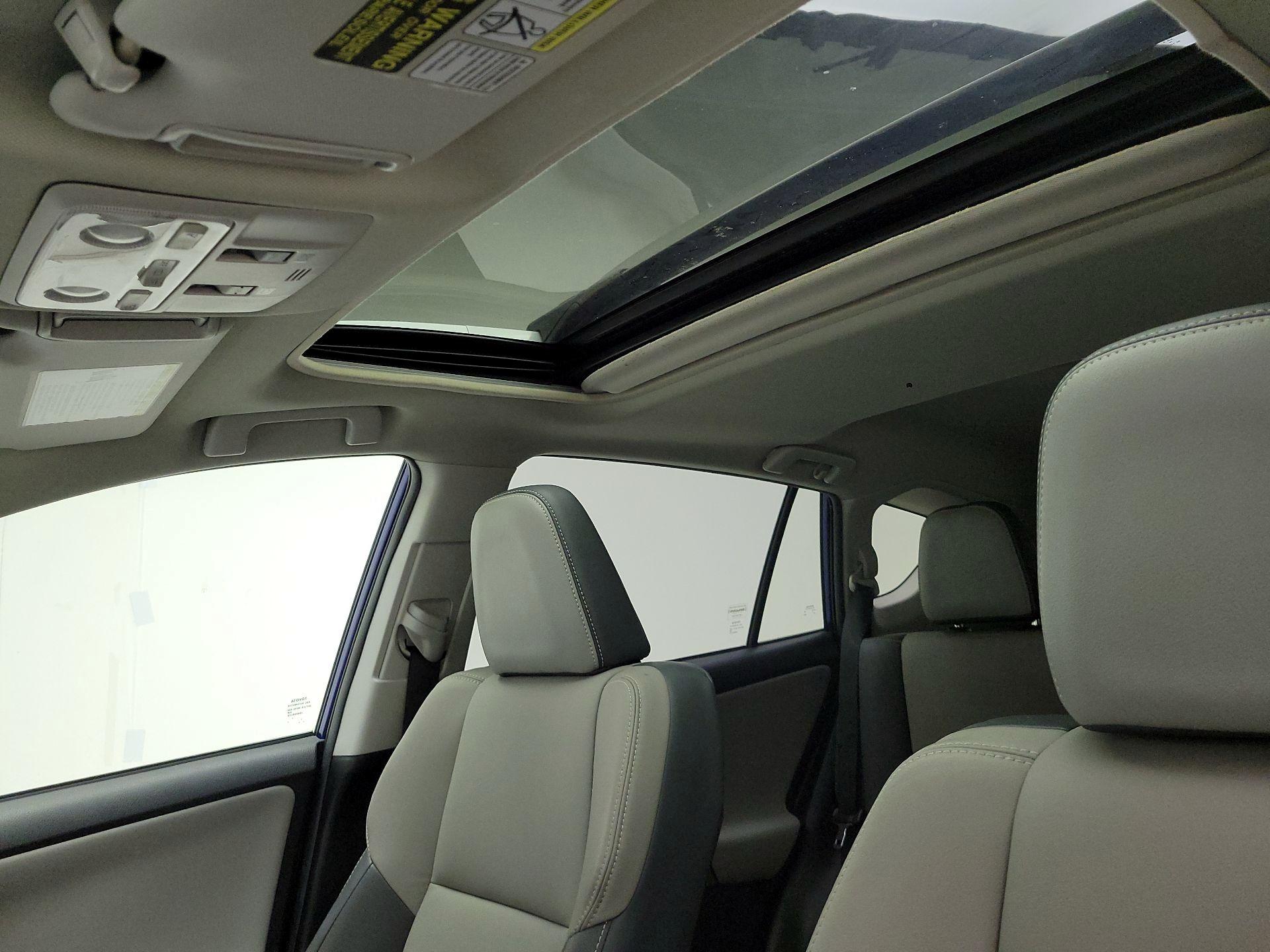 Thumbnail: 2015 Toyota RAV4 - 19