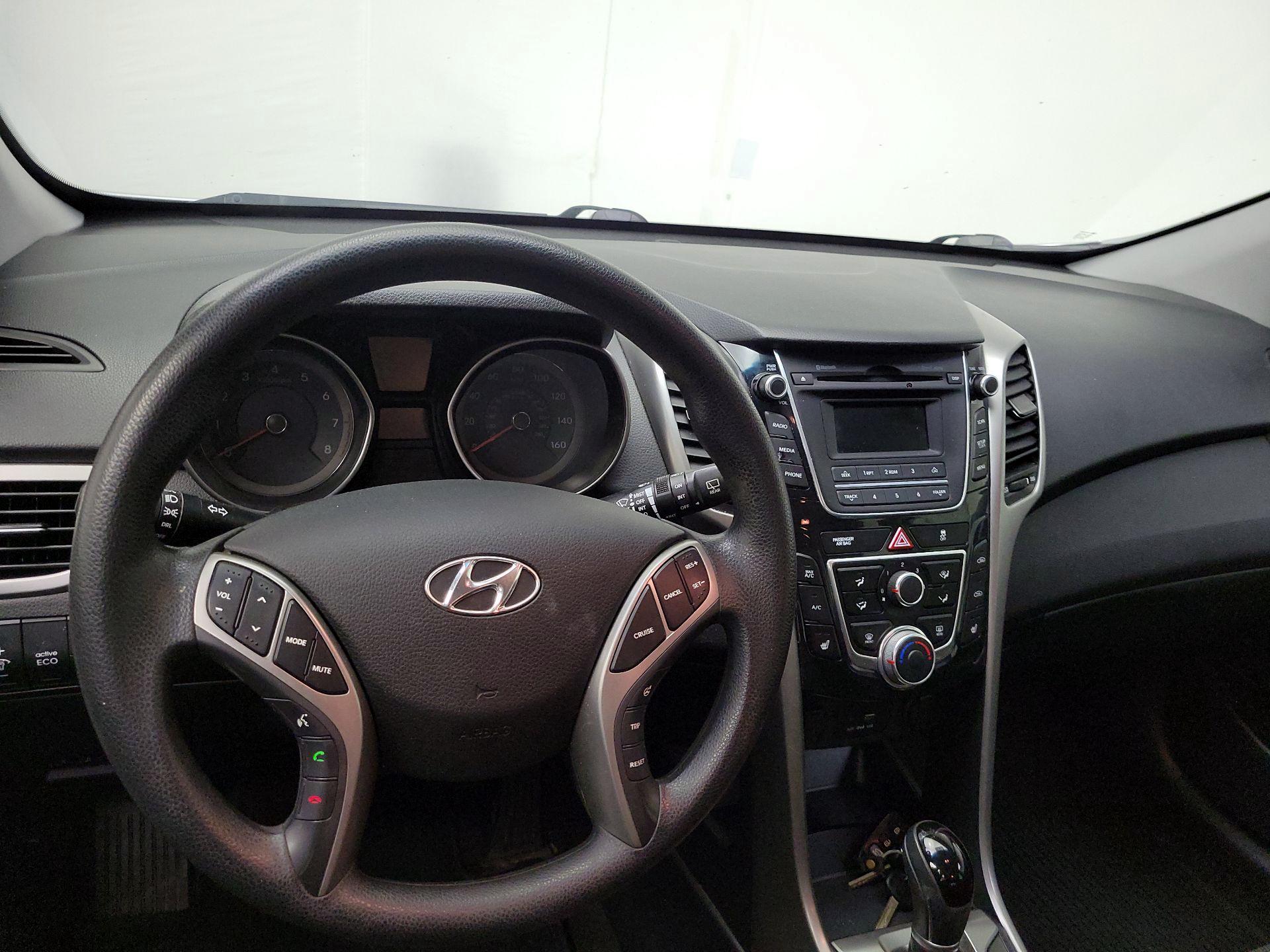 Thumbnail: 2016 Hyundai Elantra - 10