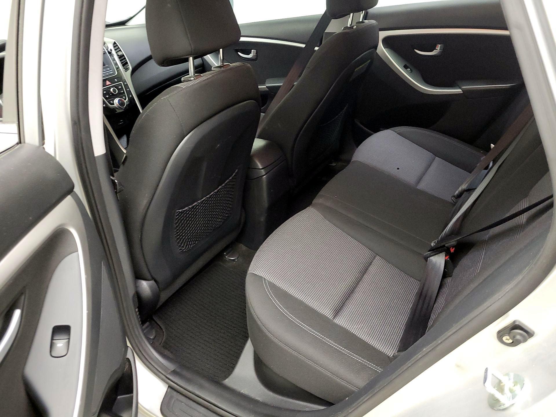 Thumbnail: 2016 Hyundai Elantra - 18