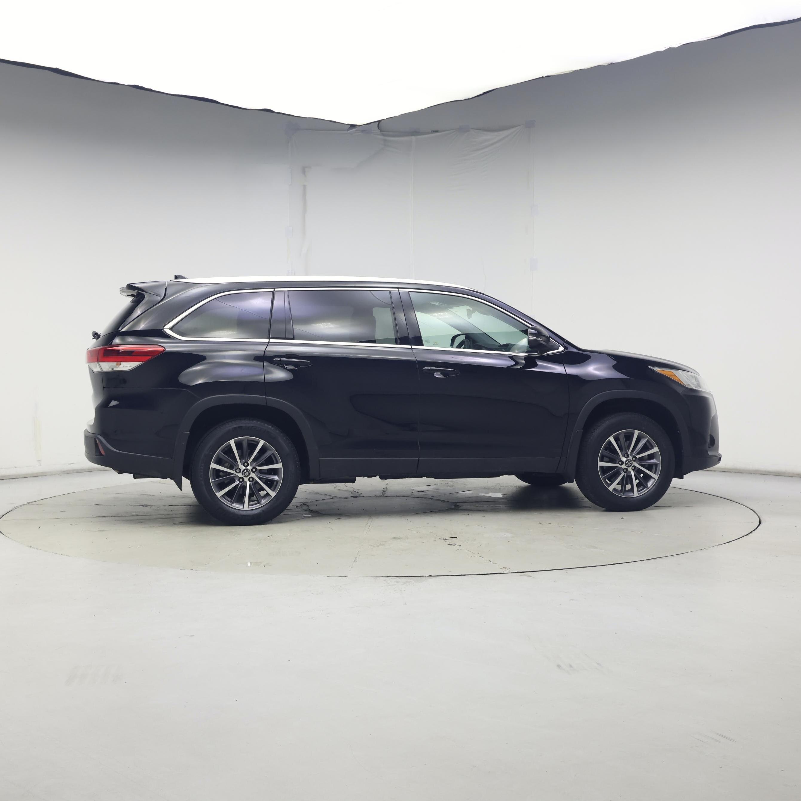 Thumbnail: 2019 Toyota Highlander - 7