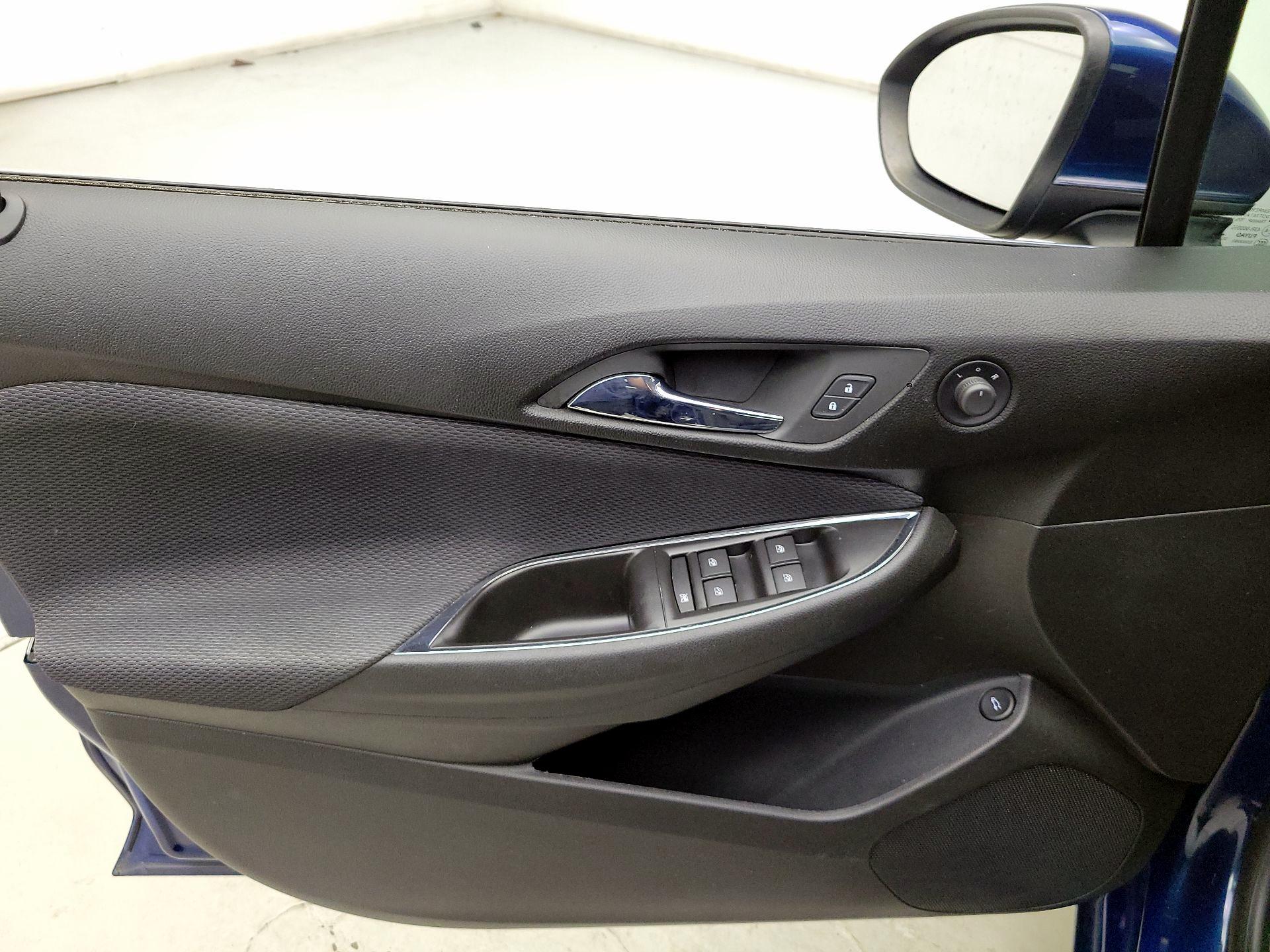 Thumbnail: 2019 Chevrolet Cruze - 12