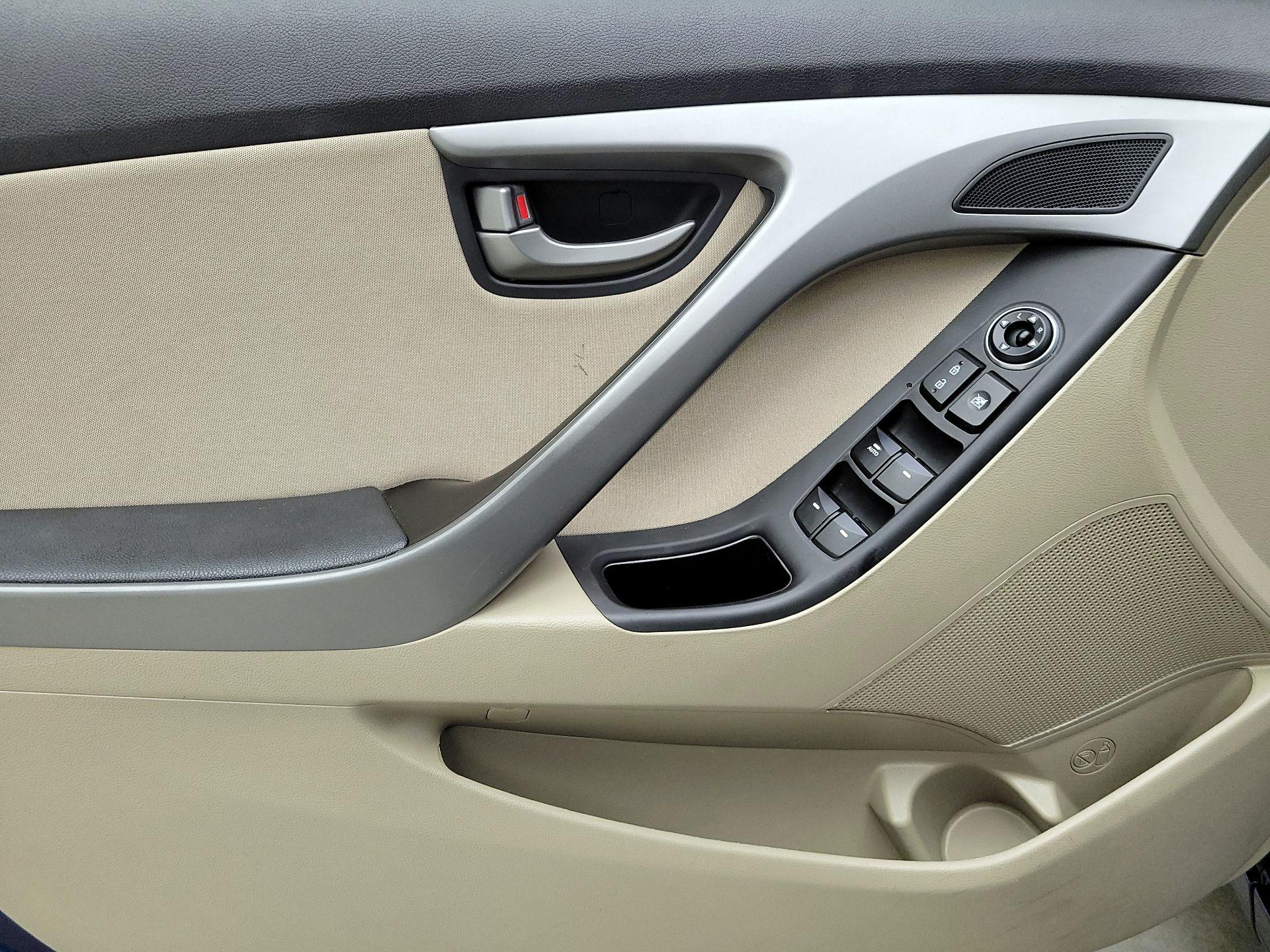 Thumbnail: 2016 Hyundai Elantra - 12