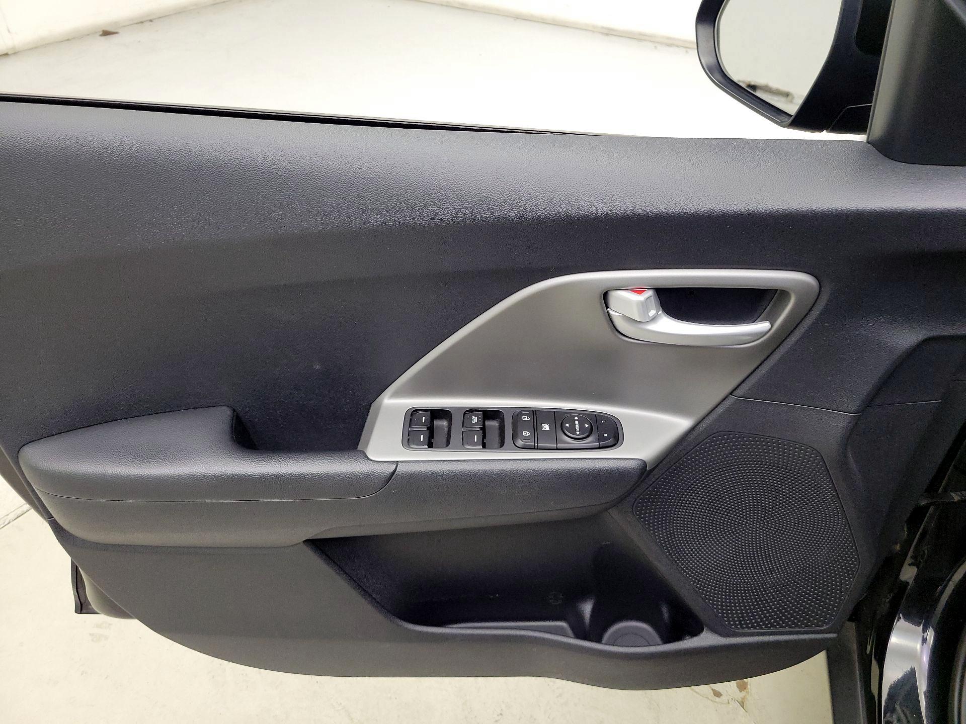Thumbnail: 2018 Kia Niro - 12