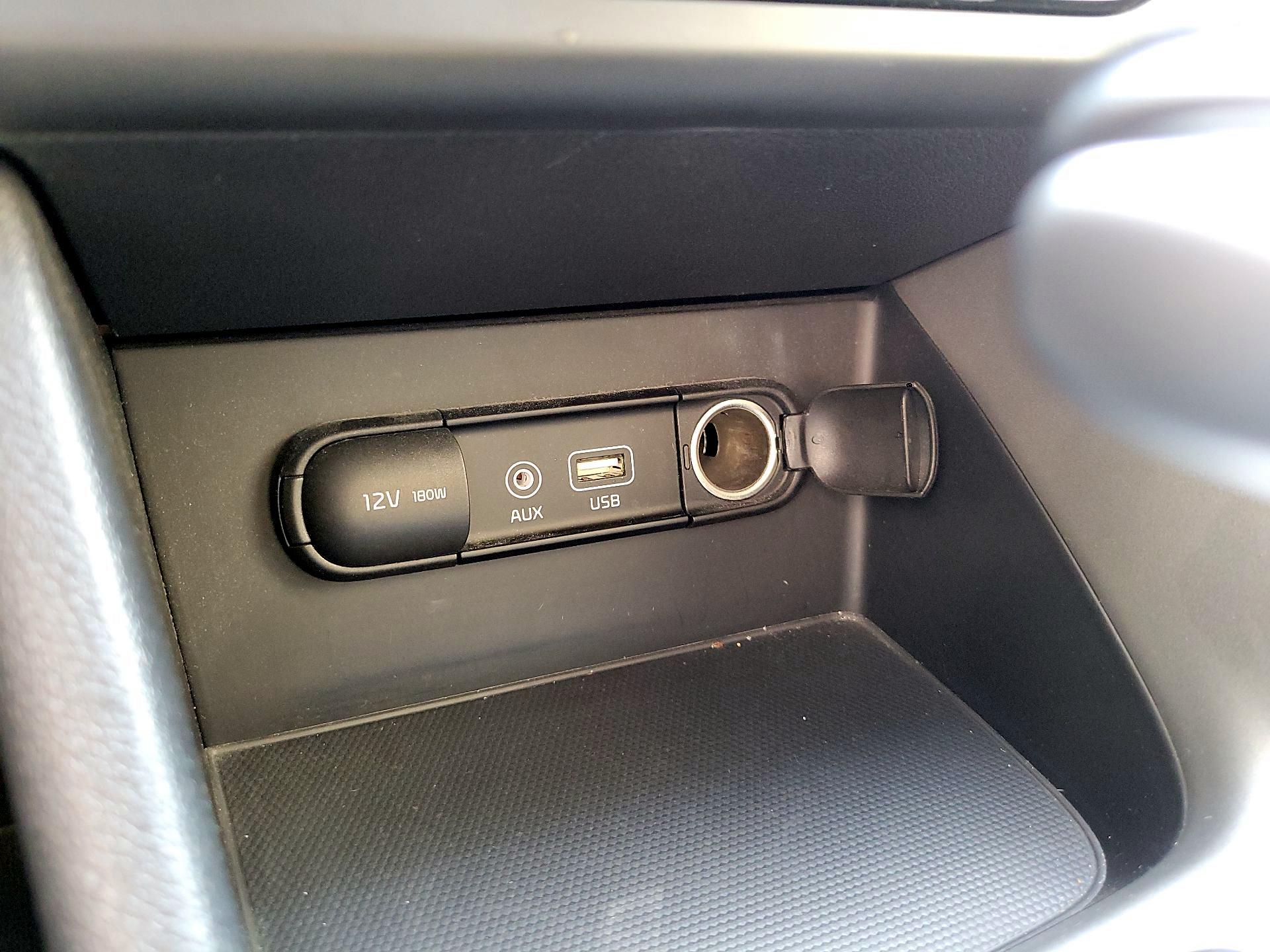 Thumbnail: 2018 Kia Niro - 18