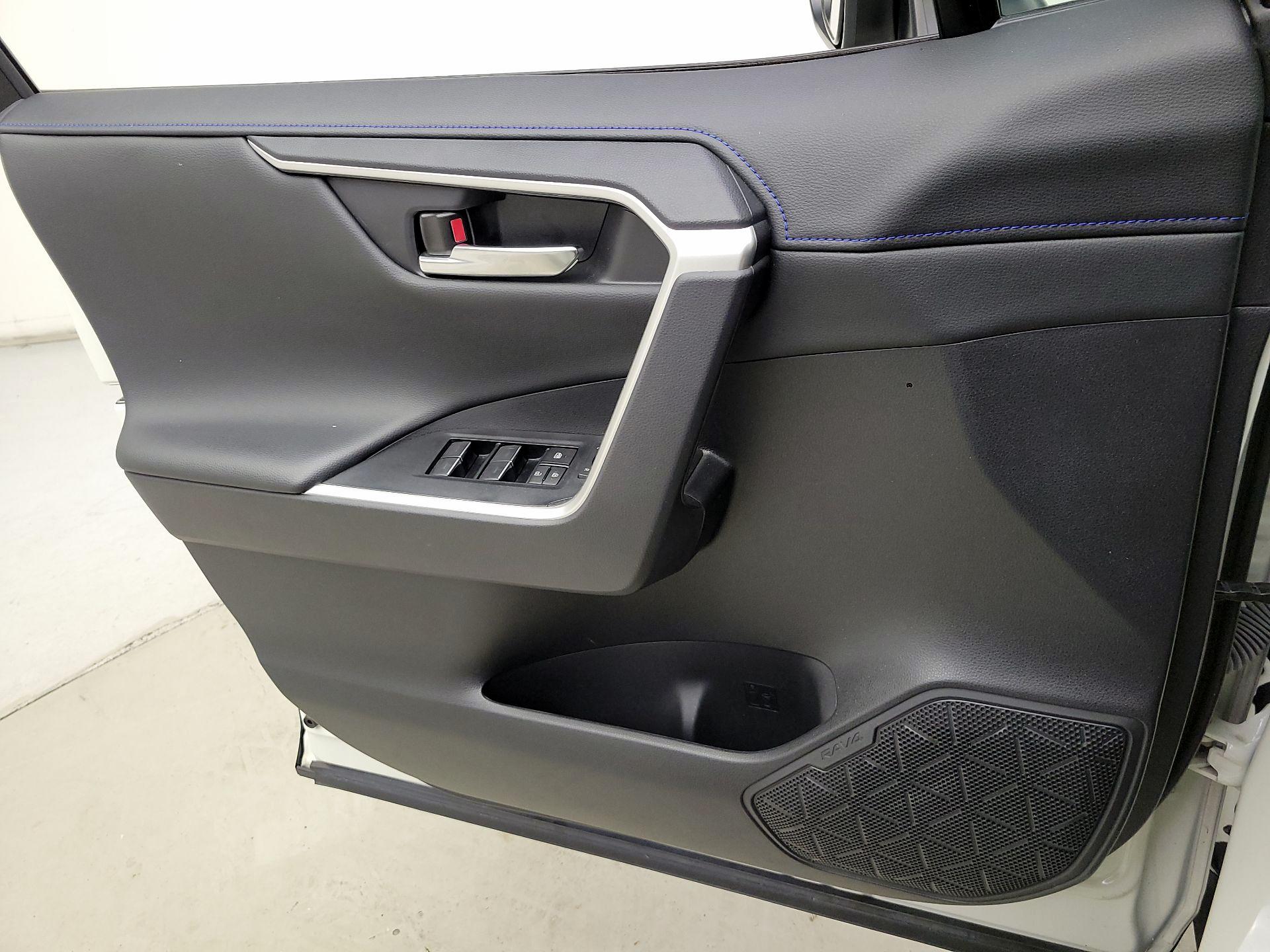 Thumbnail: 2022 Toyota RAV4 - 12