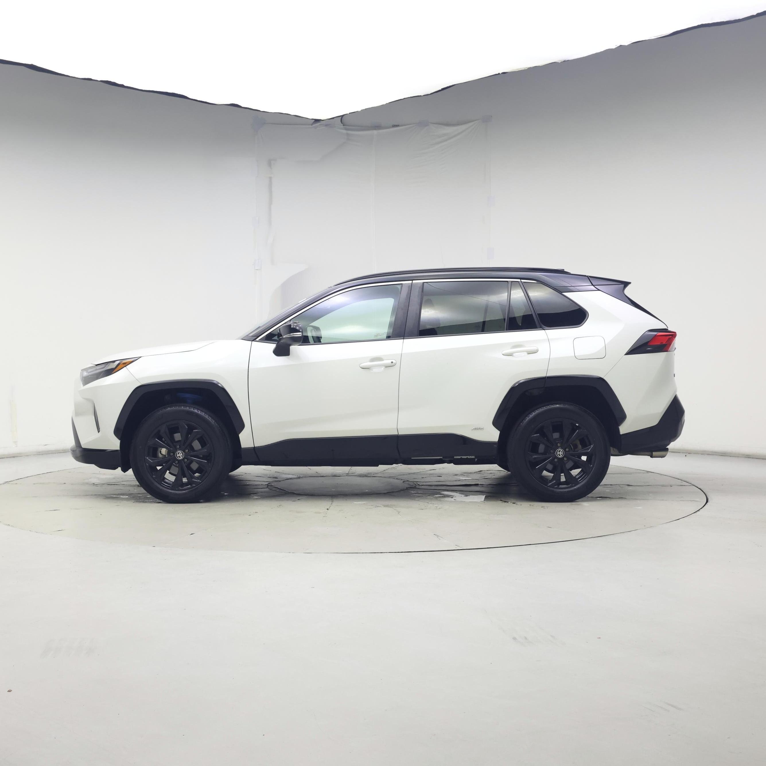 Thumbnail: 2022 Toyota RAV4 - 3