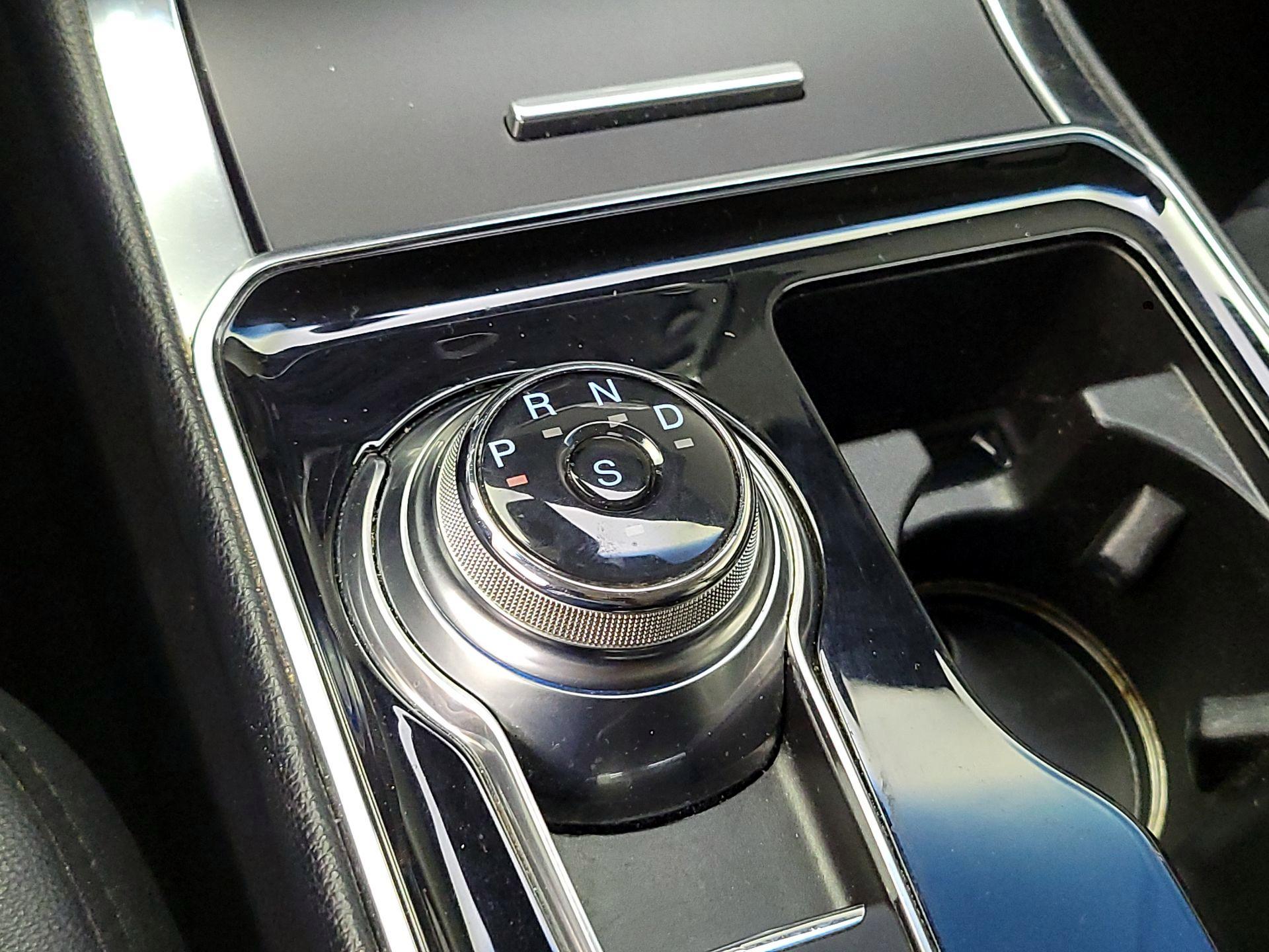 Thumbnail: 2019 Ford Edge - 17