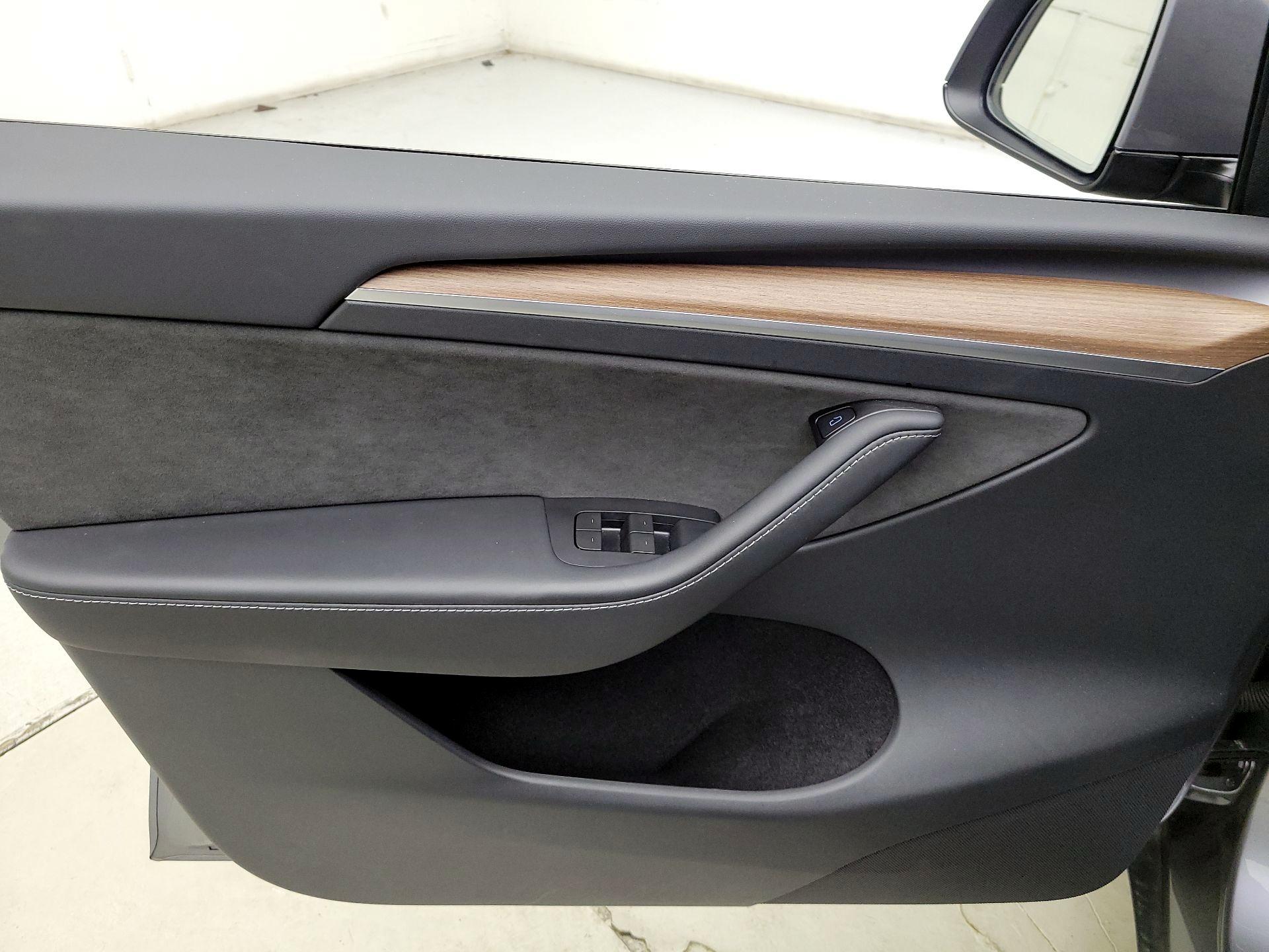 Thumbnail: 2025 Tesla Model Y - 12