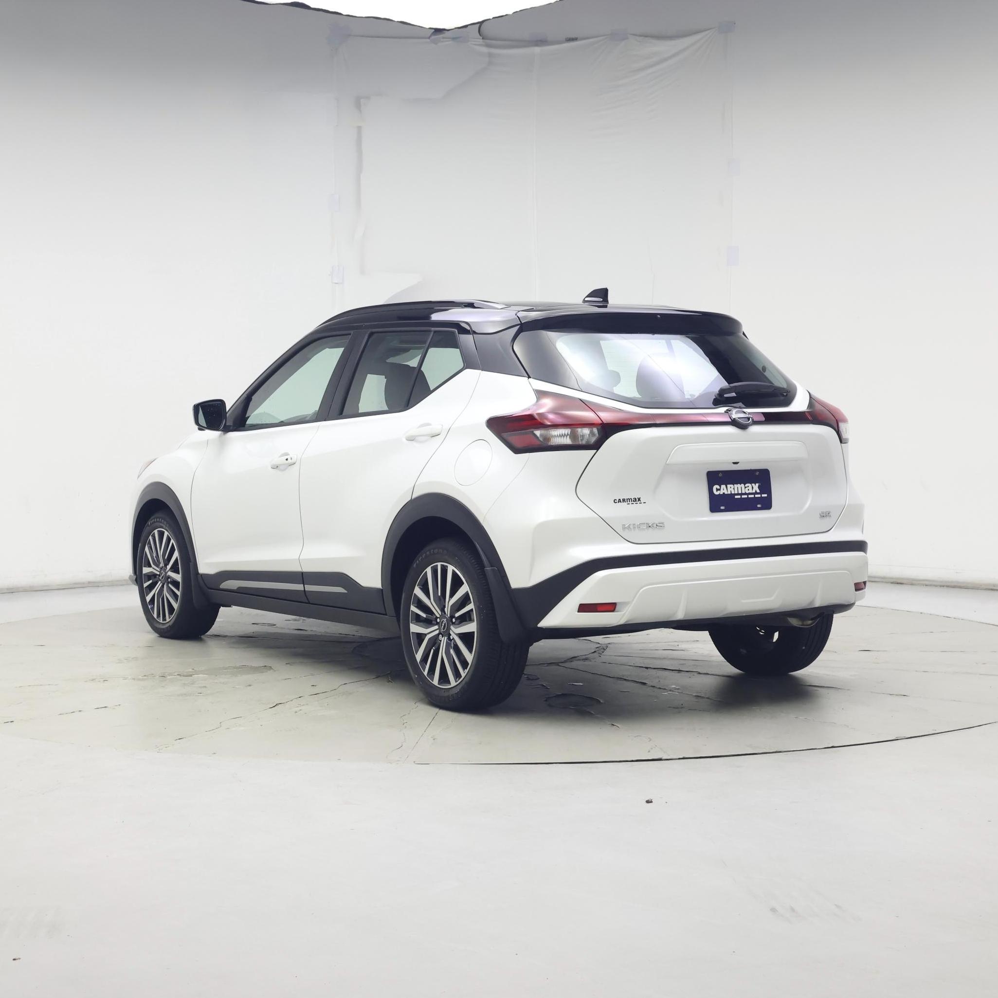 Thumbnail: 2023 Nissan Kicks - 2
