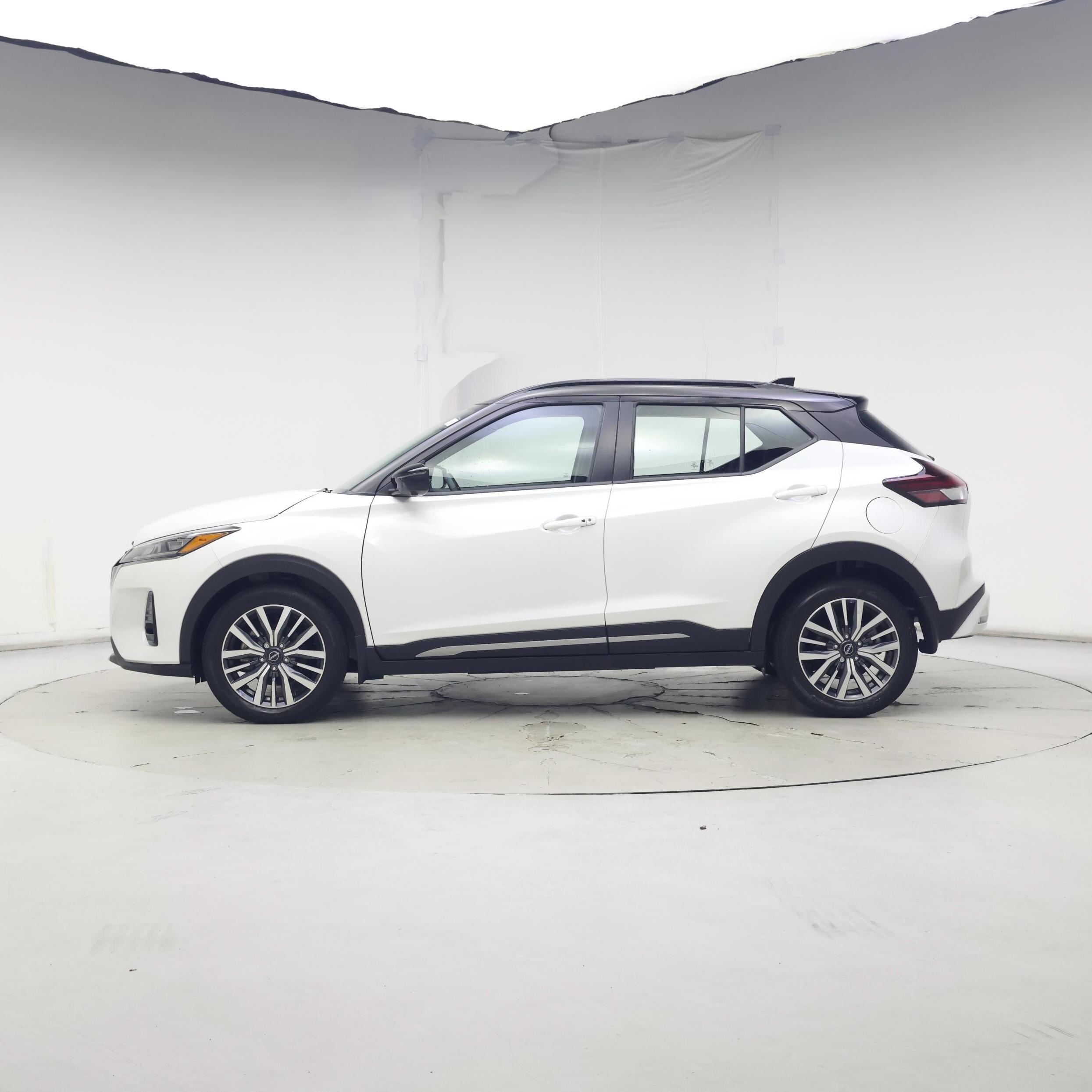 Thumbnail: 2023 Nissan Kicks - 3