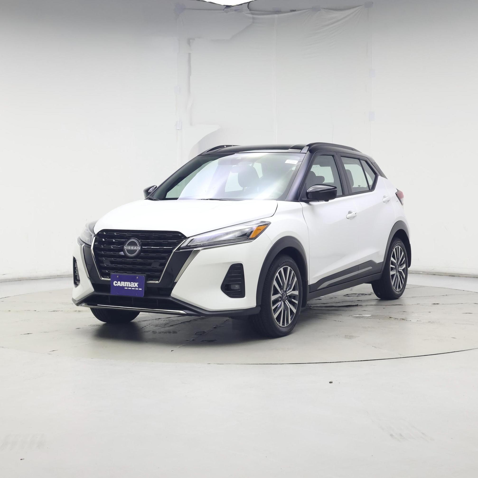 Thumbnail: 2023 Nissan Kicks - 4