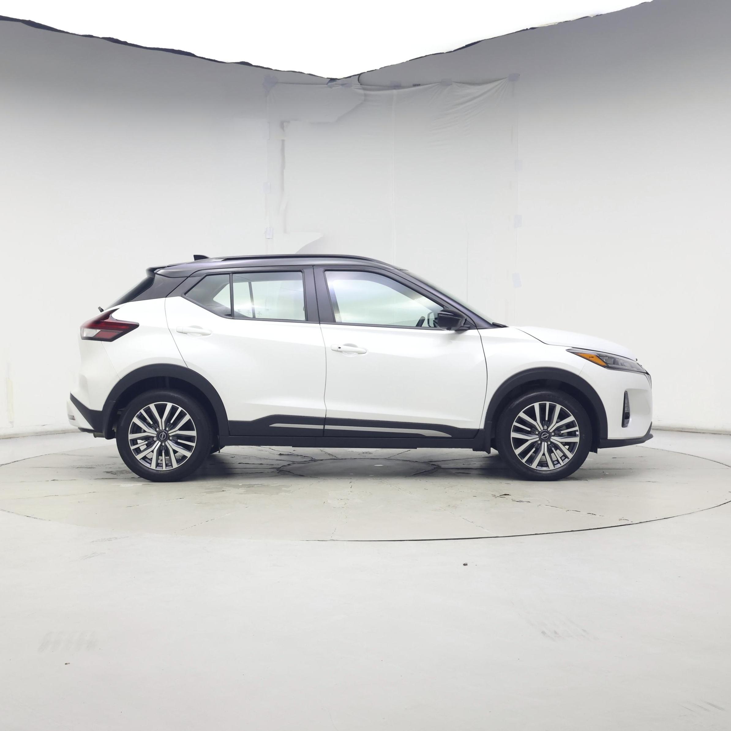 Thumbnail: 2023 Nissan Kicks - 7