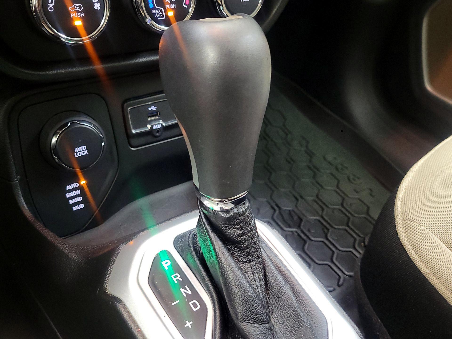 Thumbnail: 2015 Jeep Renegade - 17