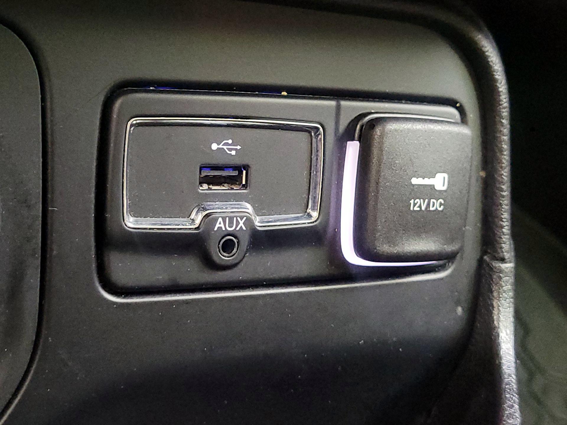 Thumbnail: 2015 Jeep Renegade - 18
