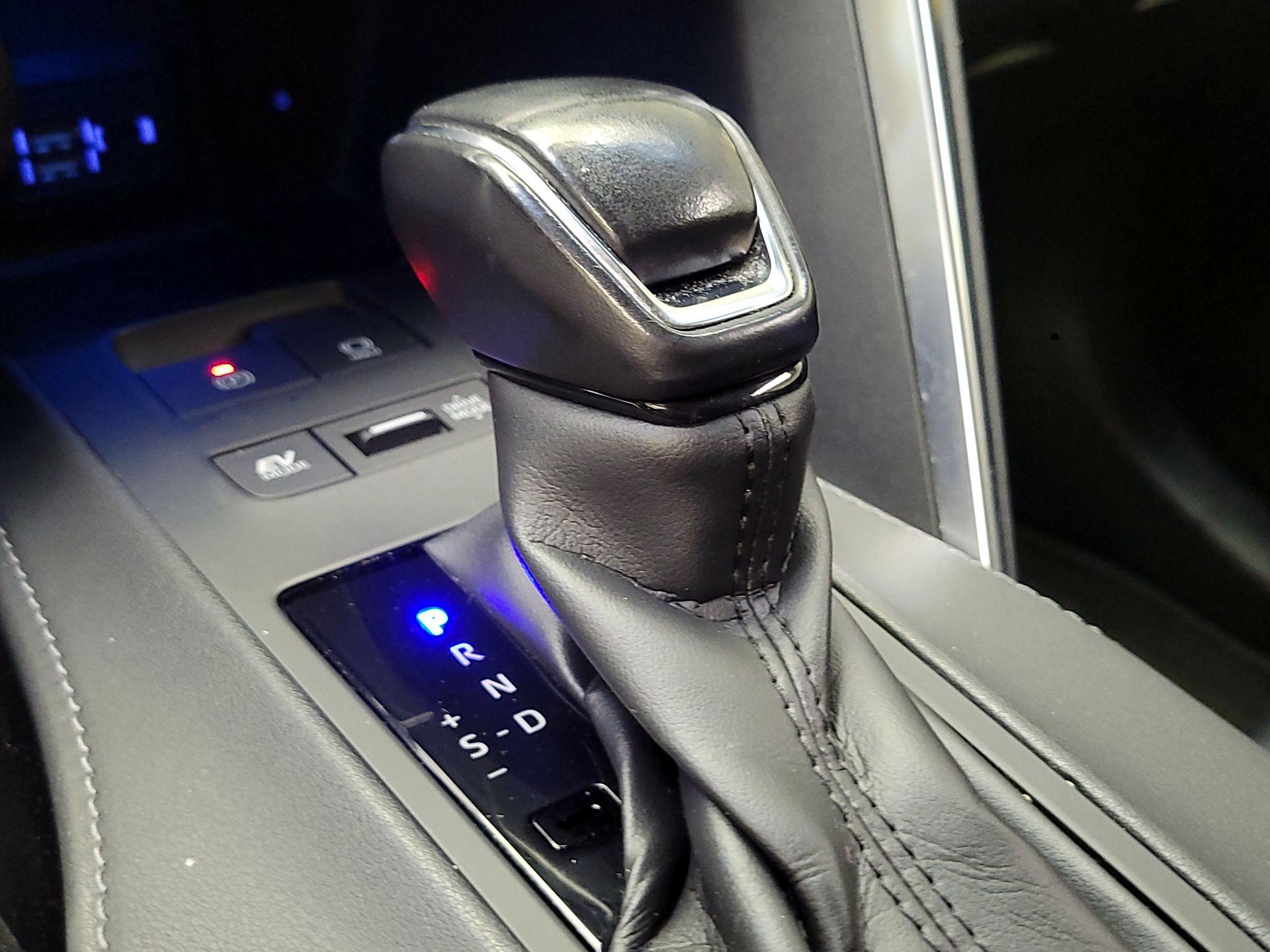 Thumbnail: 2021 Toyota Venza - 17