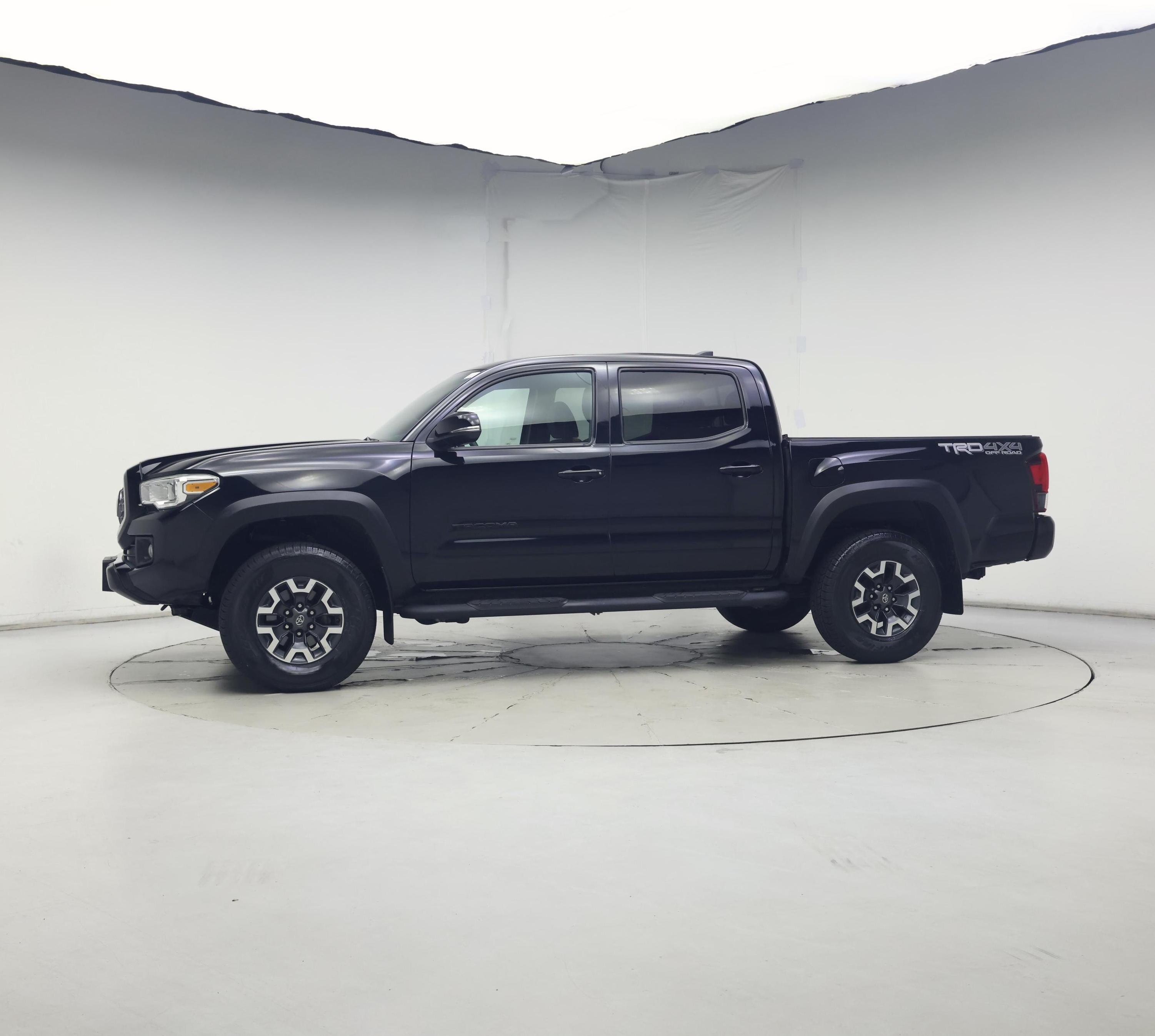 Thumbnail: 2018 Toyota Tacoma - 3