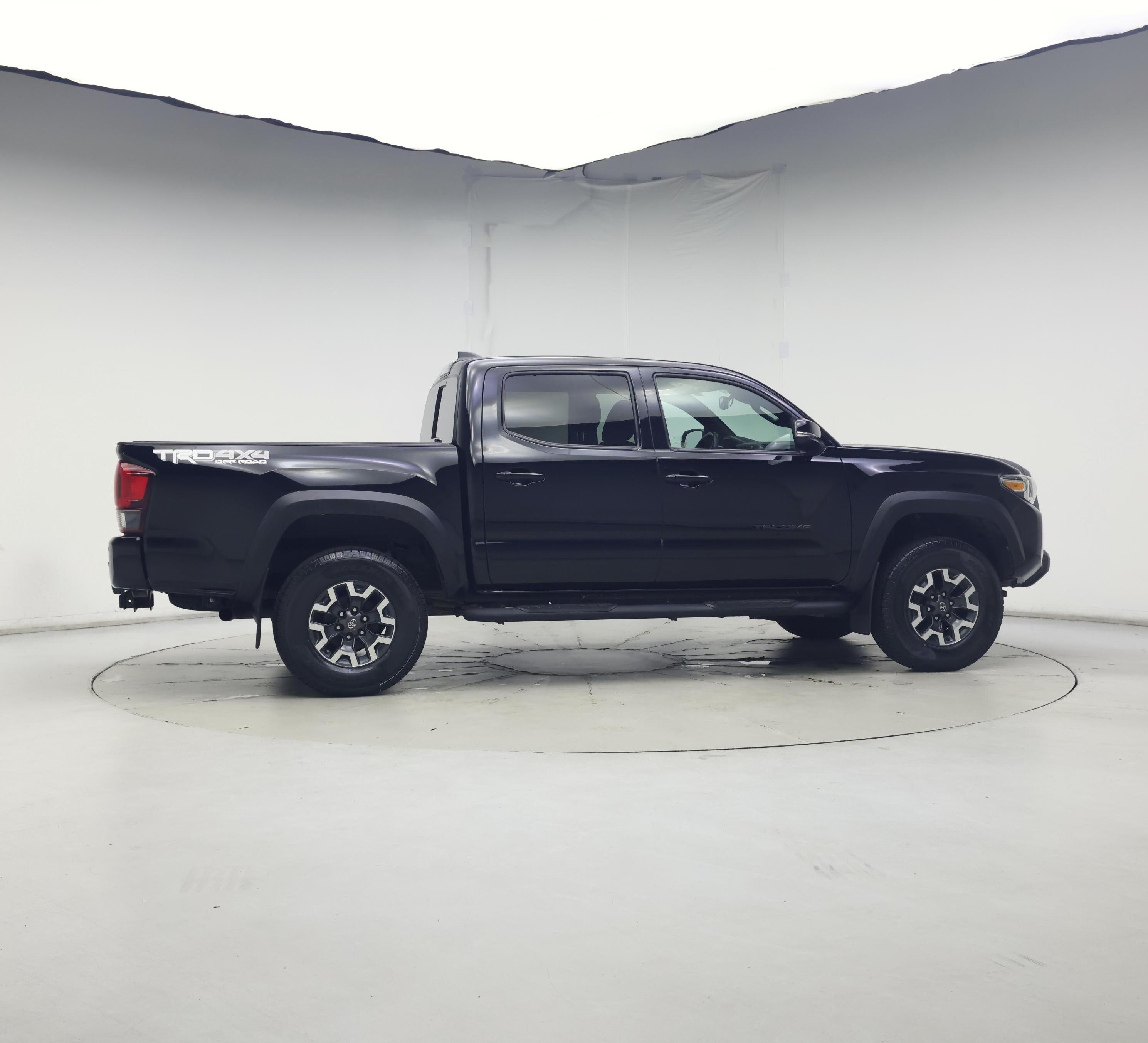 Thumbnail: 2018 Toyota Tacoma - 7