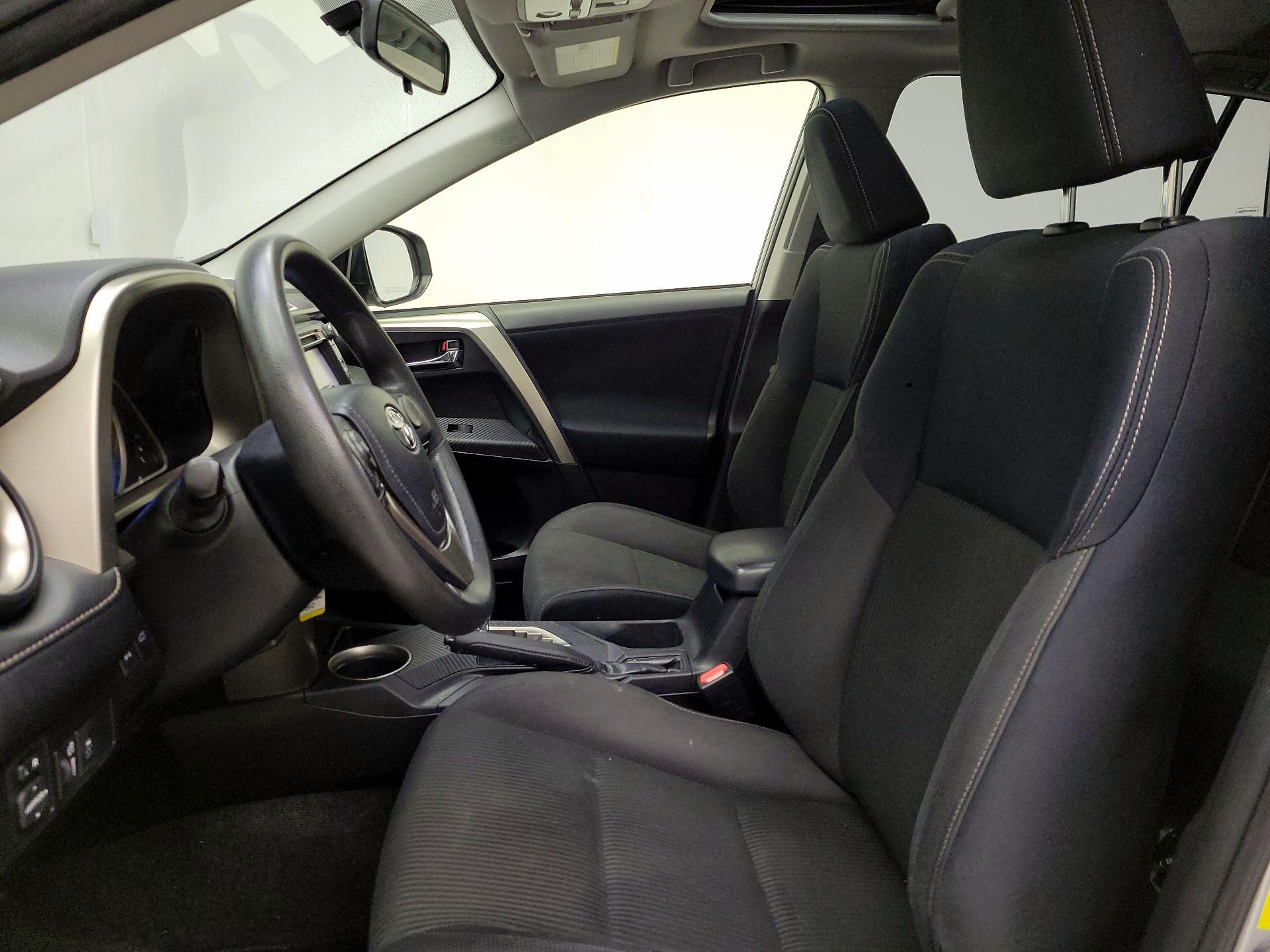 Thumbnail: 2015 Toyota RAV4 - 11