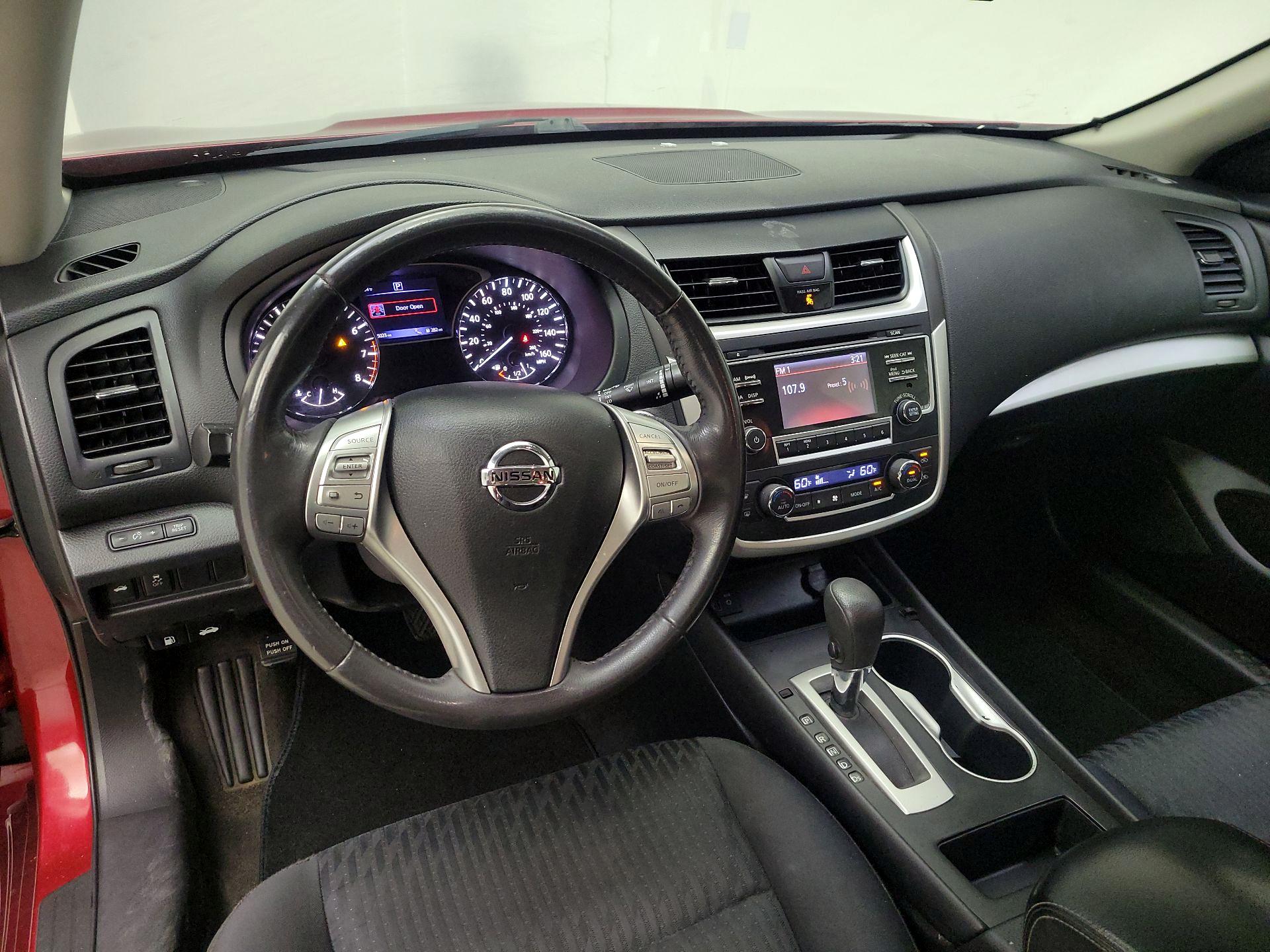 Thumbnail: 2017 Nissan Altima - 9