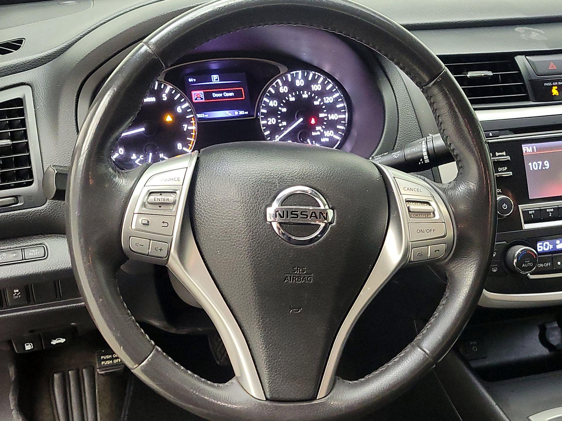 Thumbnail: 2017 Nissan Altima - 10