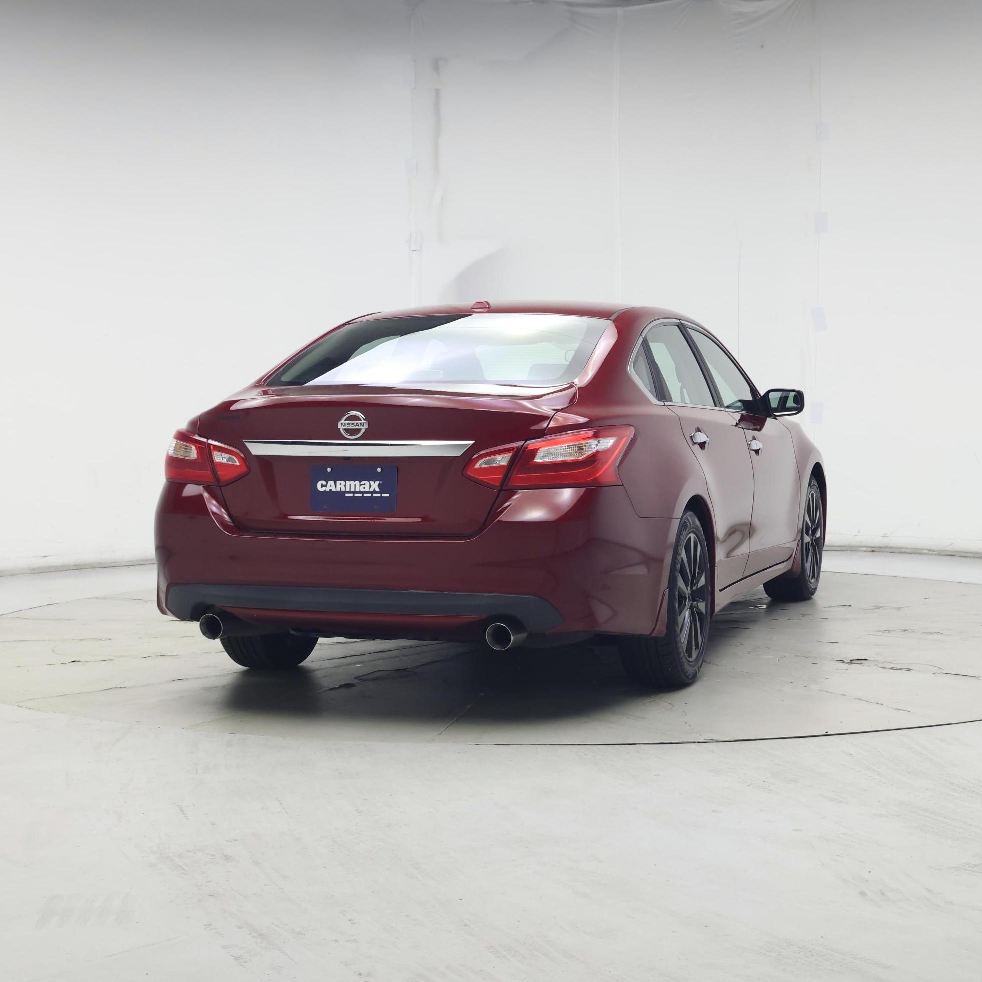 Thumbnail: 2017 Nissan Altima - 8