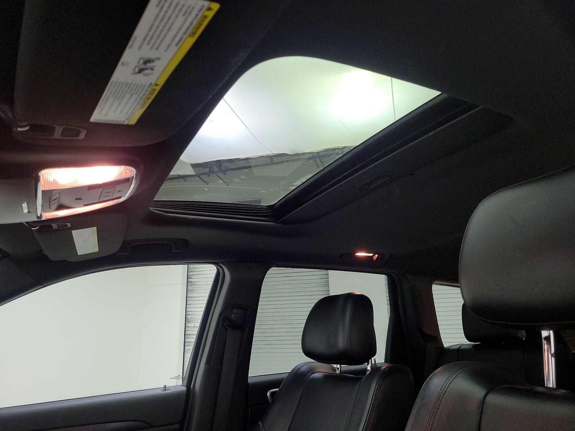 Thumbnail: 2015 Jeep Grand Cherokee - 18