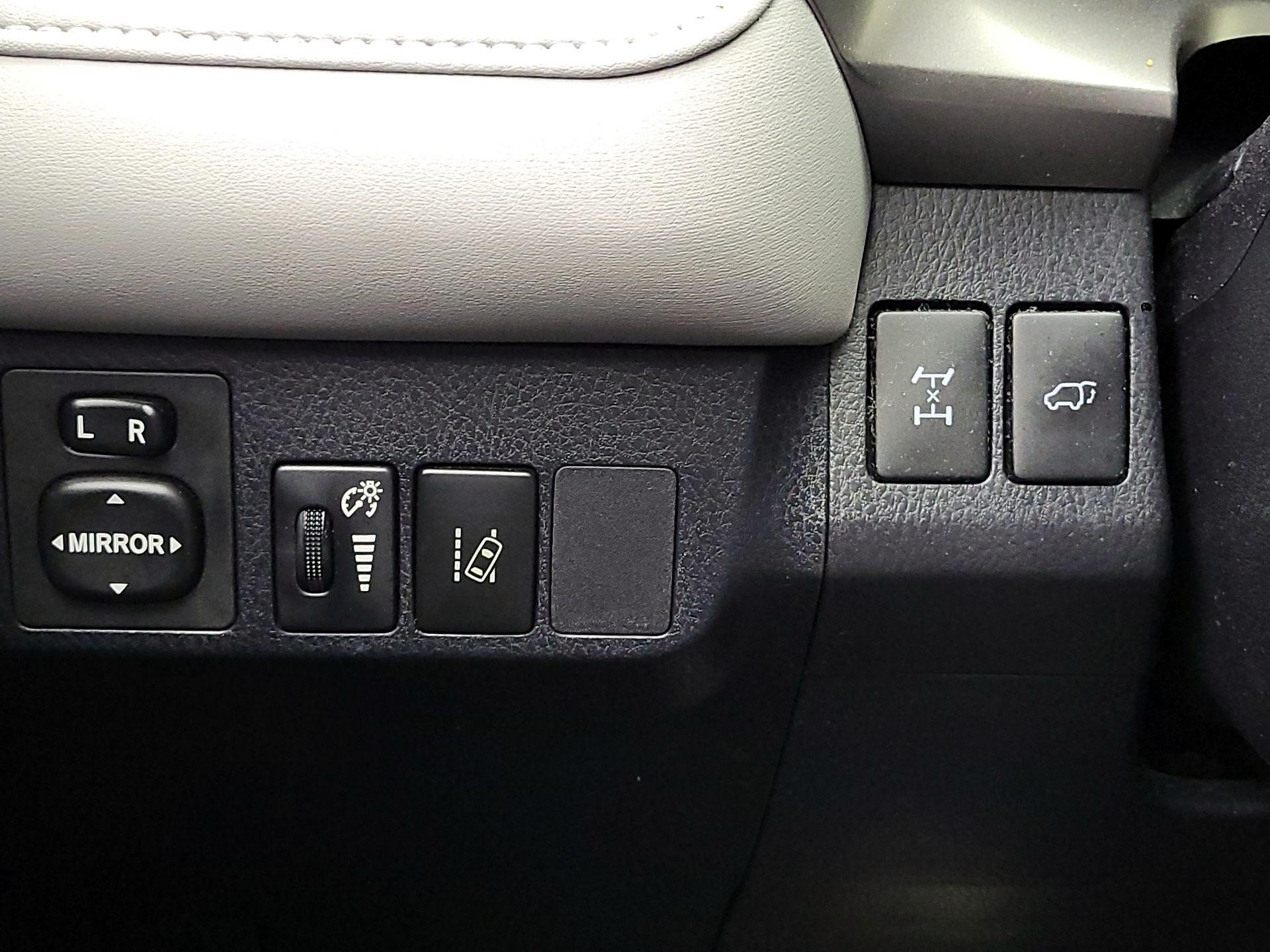 Thumbnail: 2018 Toyota RAV4 - 13