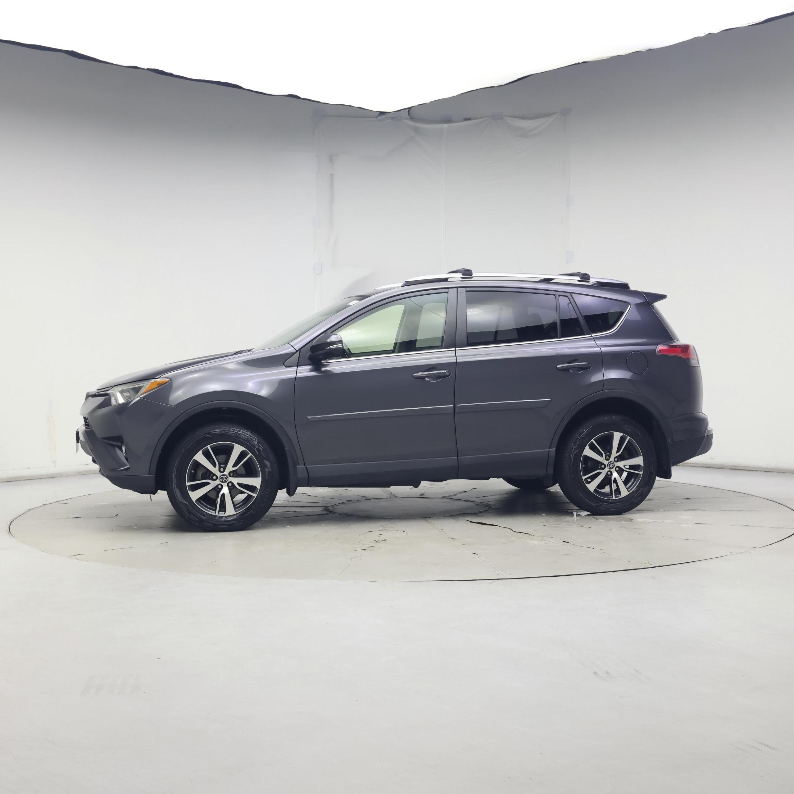 Thumbnail: 2018 Toyota RAV4 - 3