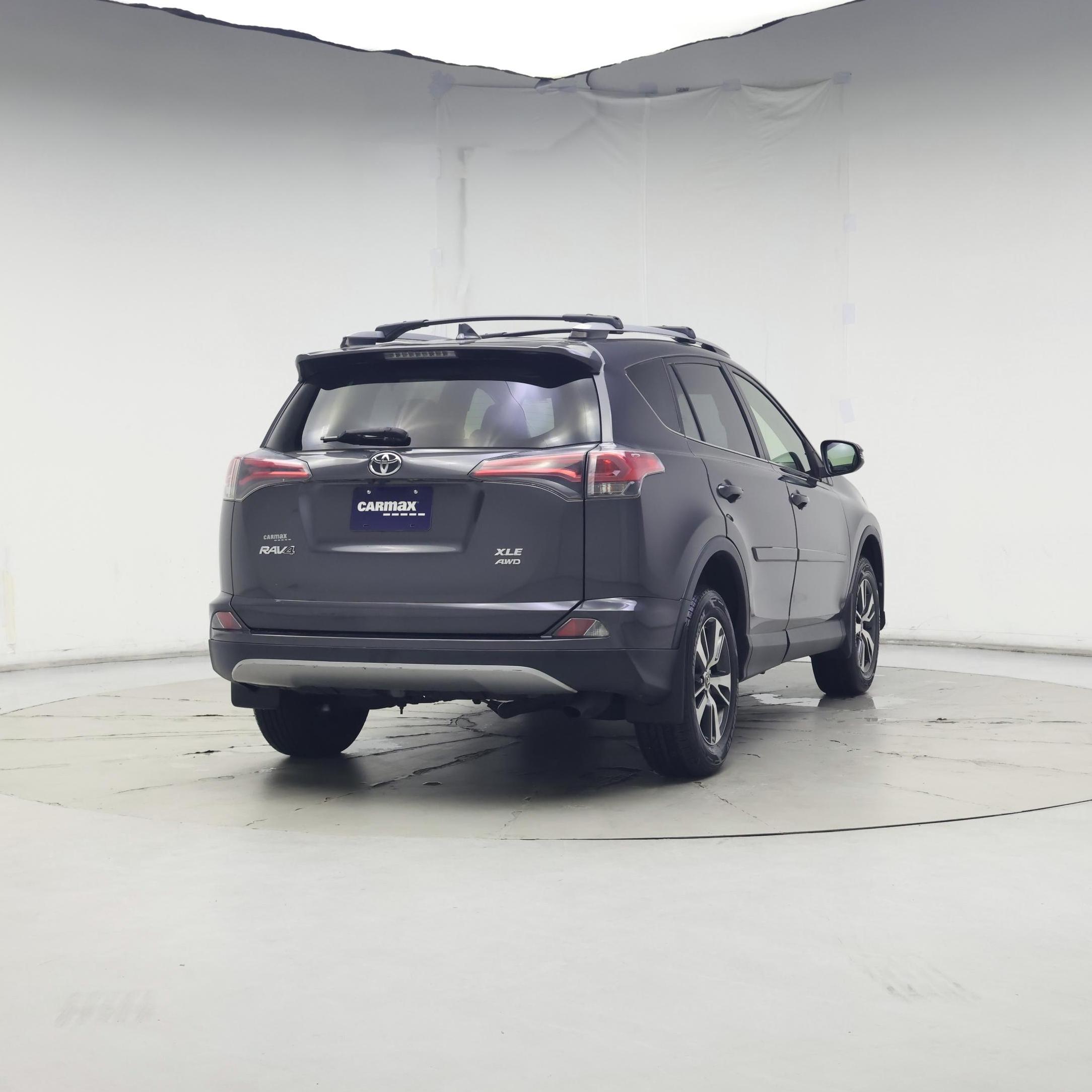 Thumbnail: 2018 Toyota RAV4 - 8