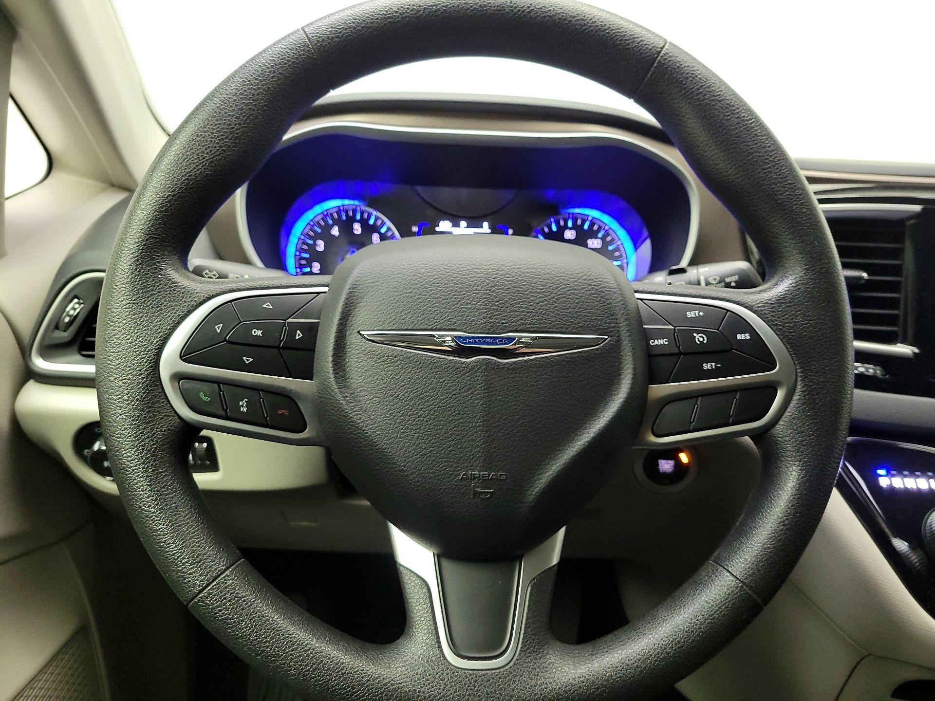 Thumbnail: 2018 Chrysler Pacifica - 10
